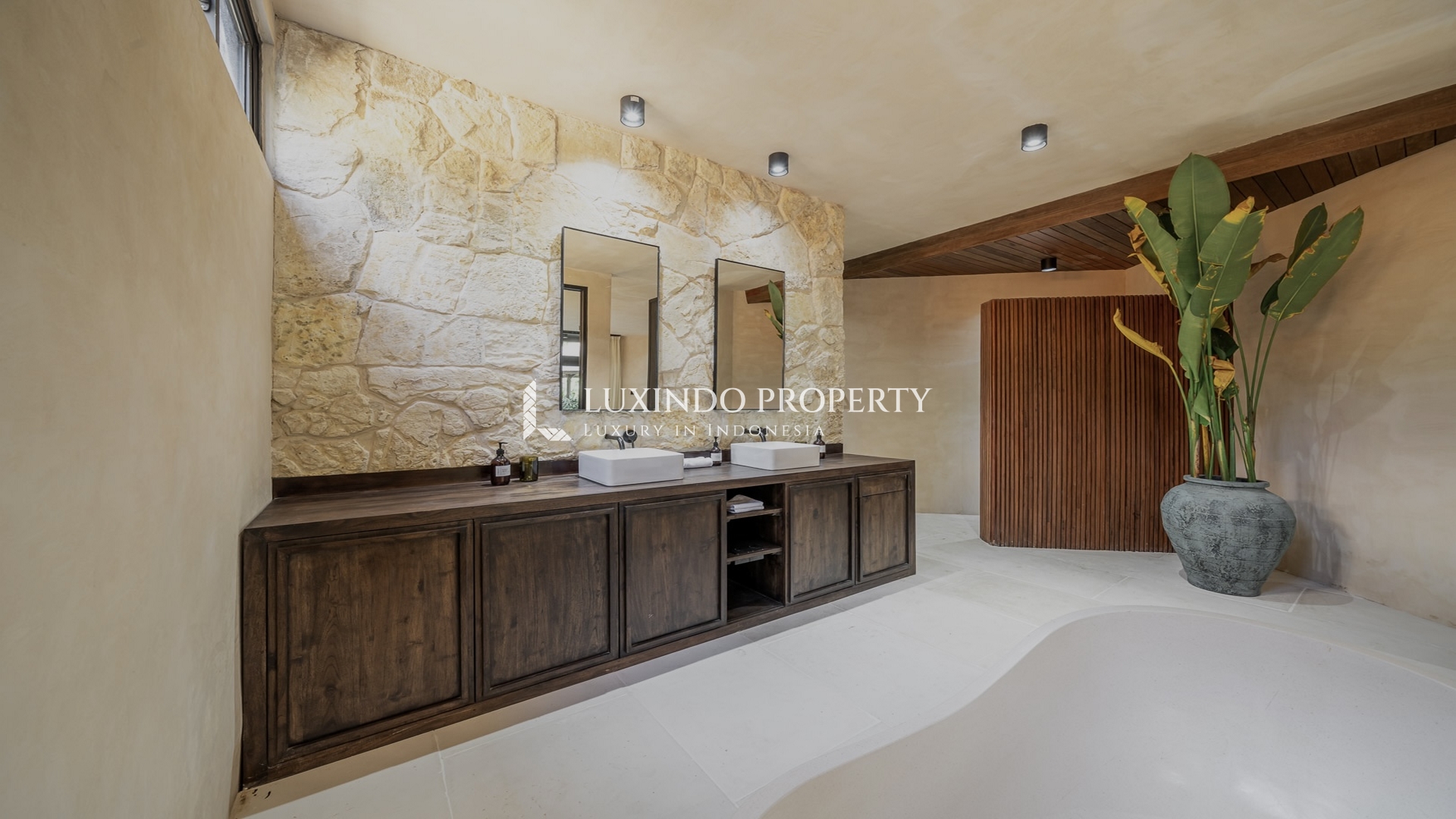 SEMINYAK - 5 BEDROOM TIMELESS ELEGANCE VILLA