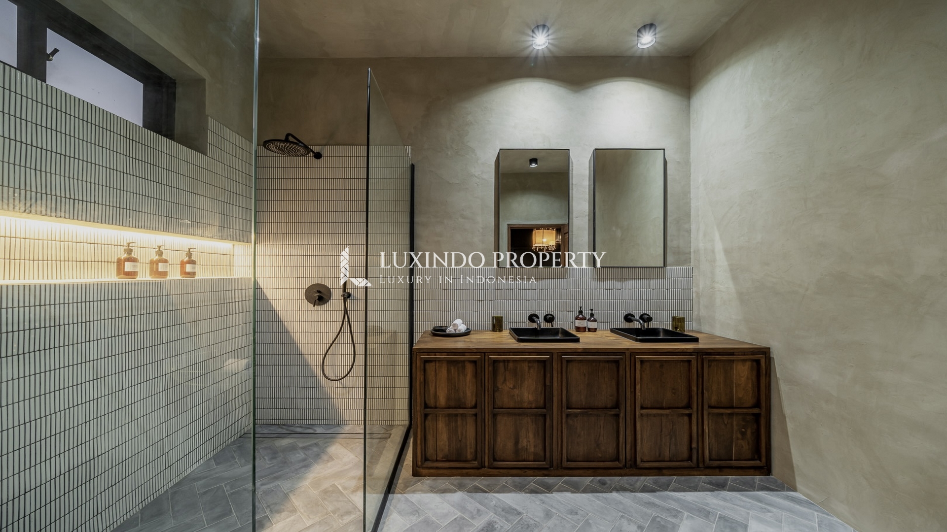 SEMINYAK - 5 BEDROOM TIMELESS ELEGANCE VILLA