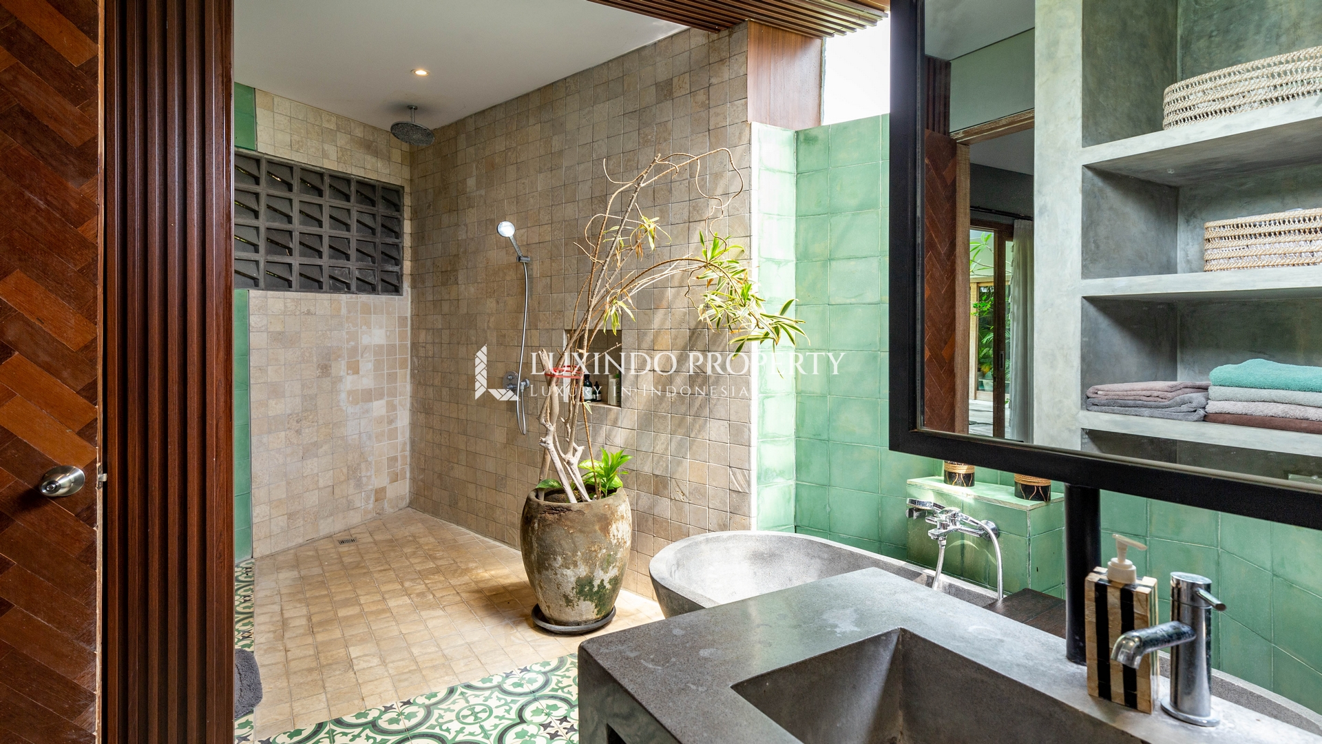 NELAYAN - TROPICAL MODERN 4 BEDROOM VILLA IN THE HEART OF CANGGU