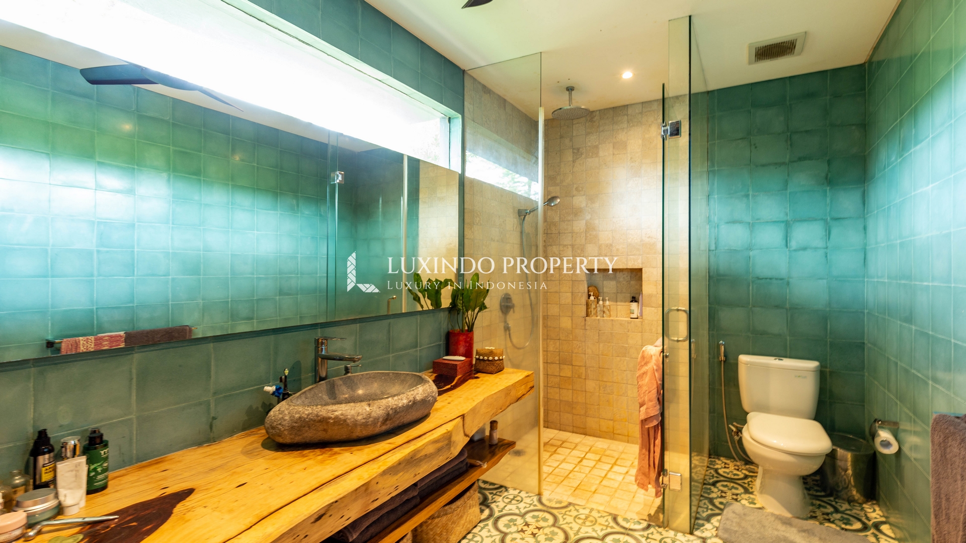 NELAYAN - TROPICAL MODERN 4 BEDROOM VILLA IN THE HEART OF CANGGU