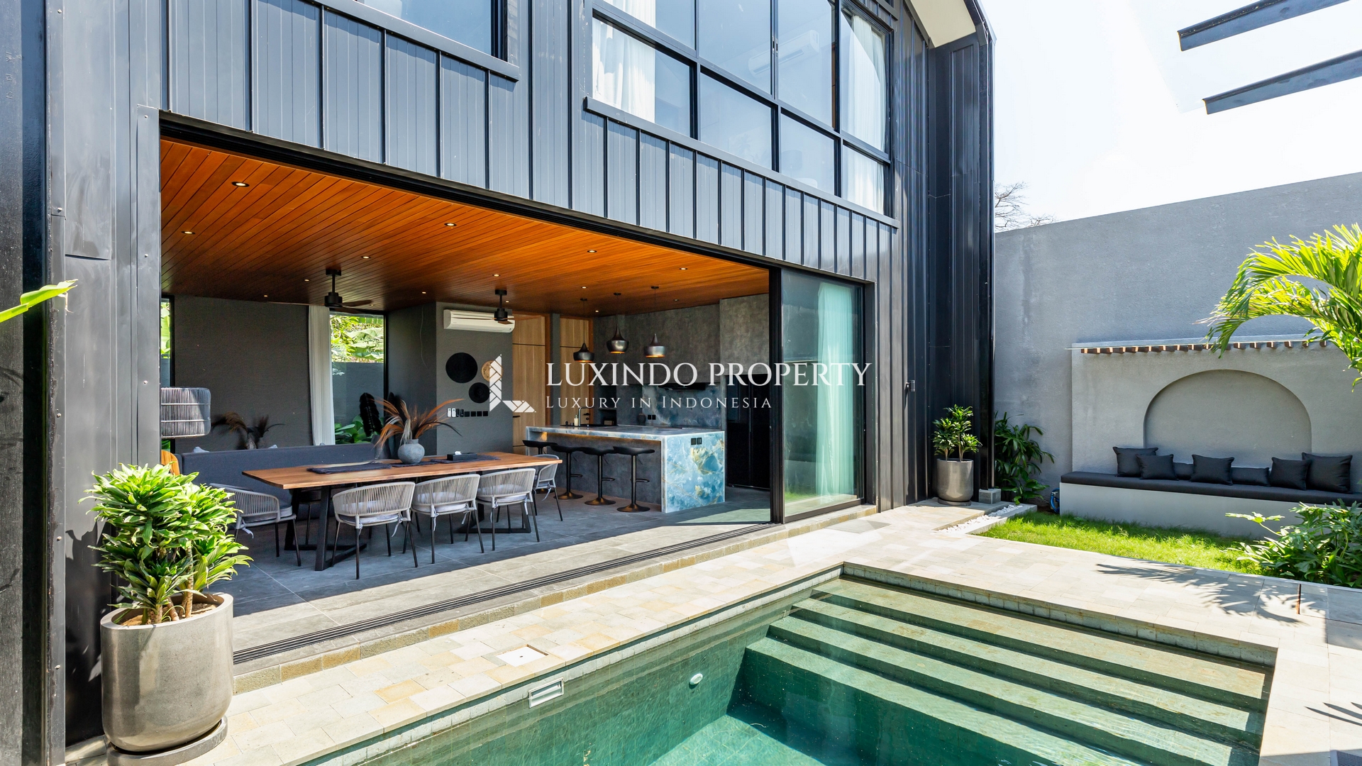 MUNGGU - A MODERN VILLA BLENDING TROPICAL WARMTH AND CONTEMPORARY STYLE