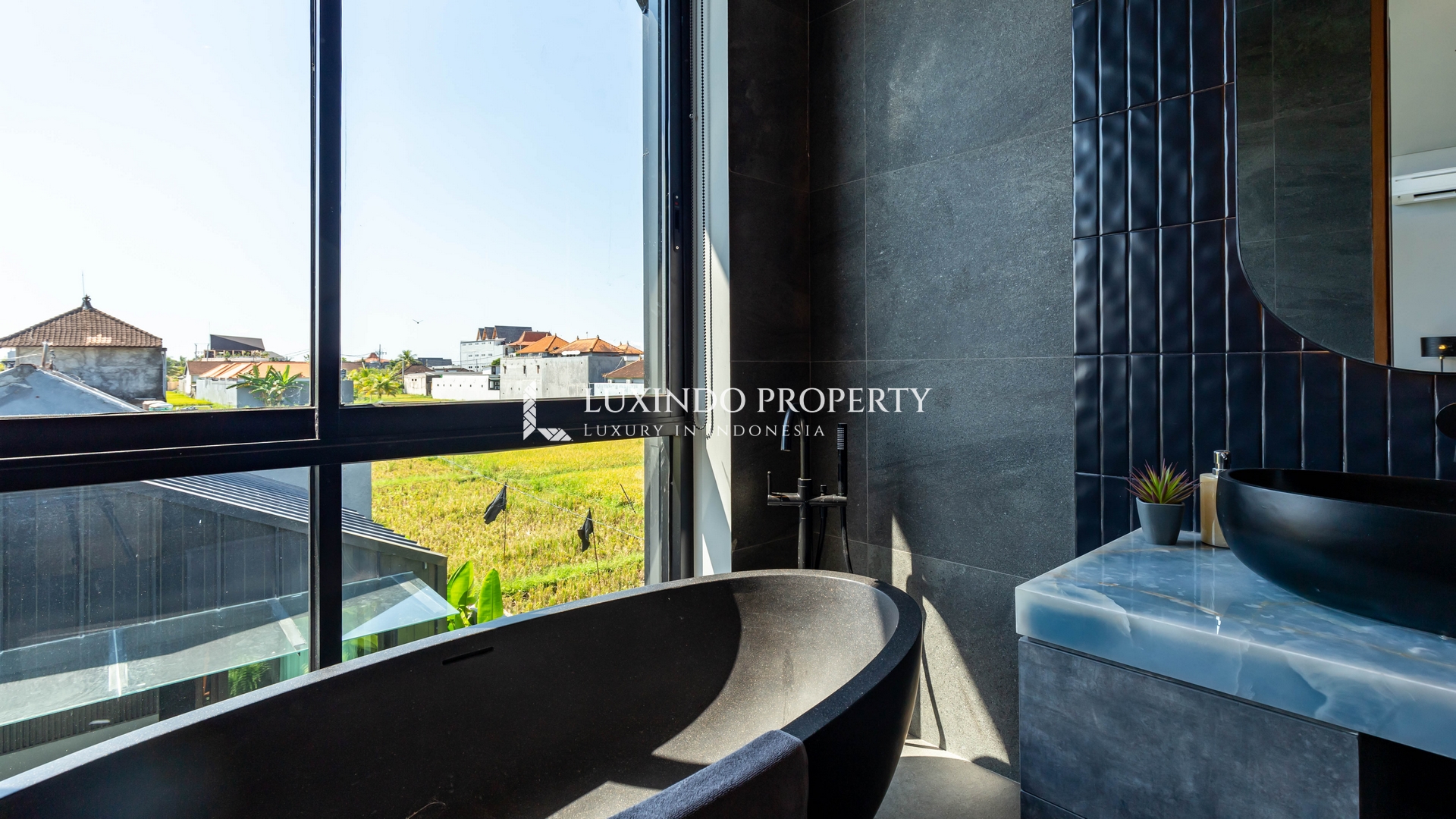 MUNGGU - A MODERN VILLA BLENDING TROPICAL WARMTH AND CONTEMPORARY STYLE