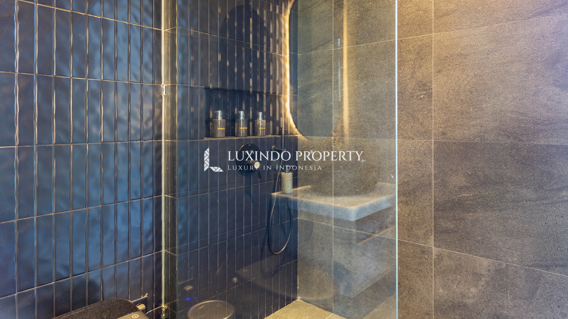 MUNGGU - A MODERN VILLA BLENDING TROPICAL WARMTH AND CONTEMPORARY STYLE