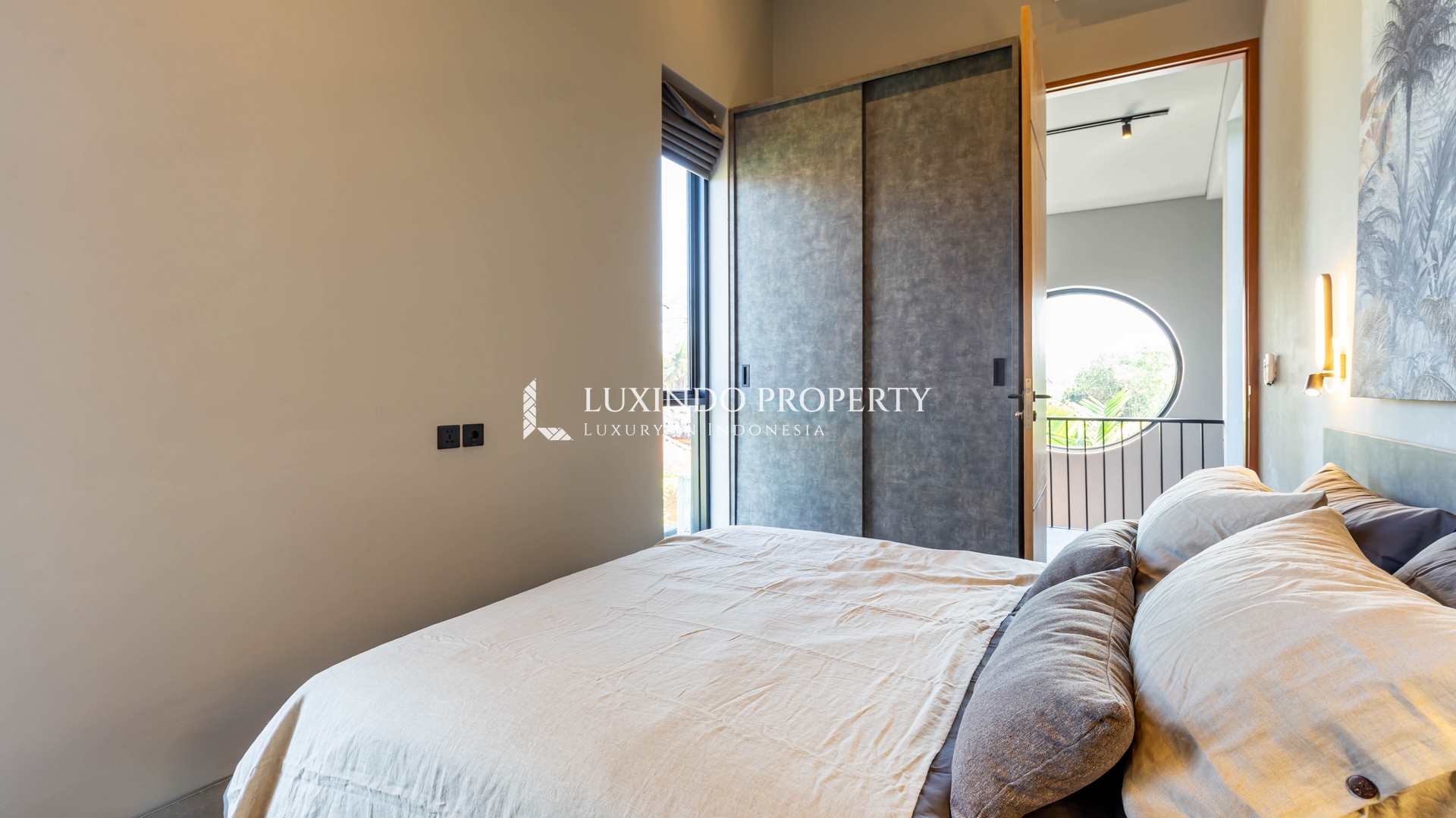 MUNGGU - A MODERN VILLA BLENDING TROPICAL WARMTH AND CONTEMPORARY STYLE