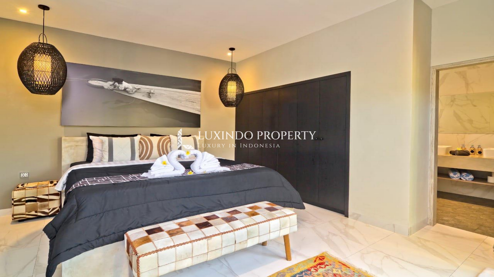 KEROBOKAN - CHIC MODERN VILLA IN BIDADARI FOR LEASE