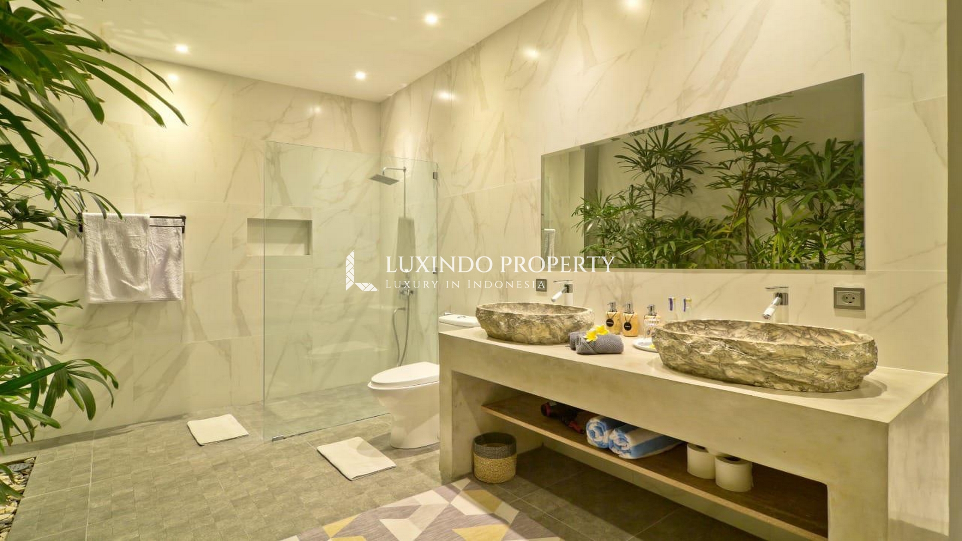 KEROBOKAN - CHIC MODERN VILLA IN BIDADARI FOR LEASE