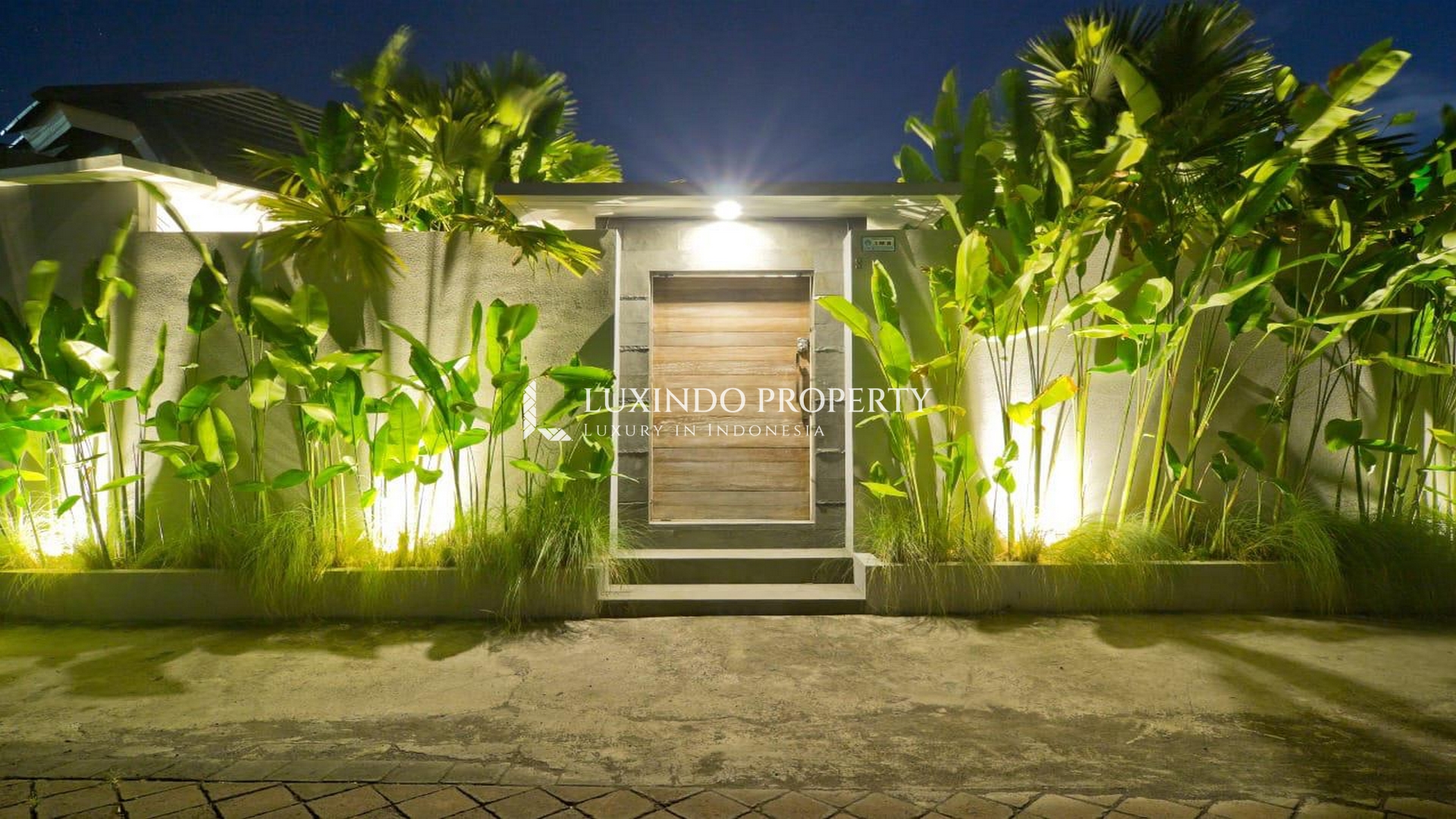 KEROBOKAN - CHIC MODERN VILLA IN BIDADARI FOR LEASE