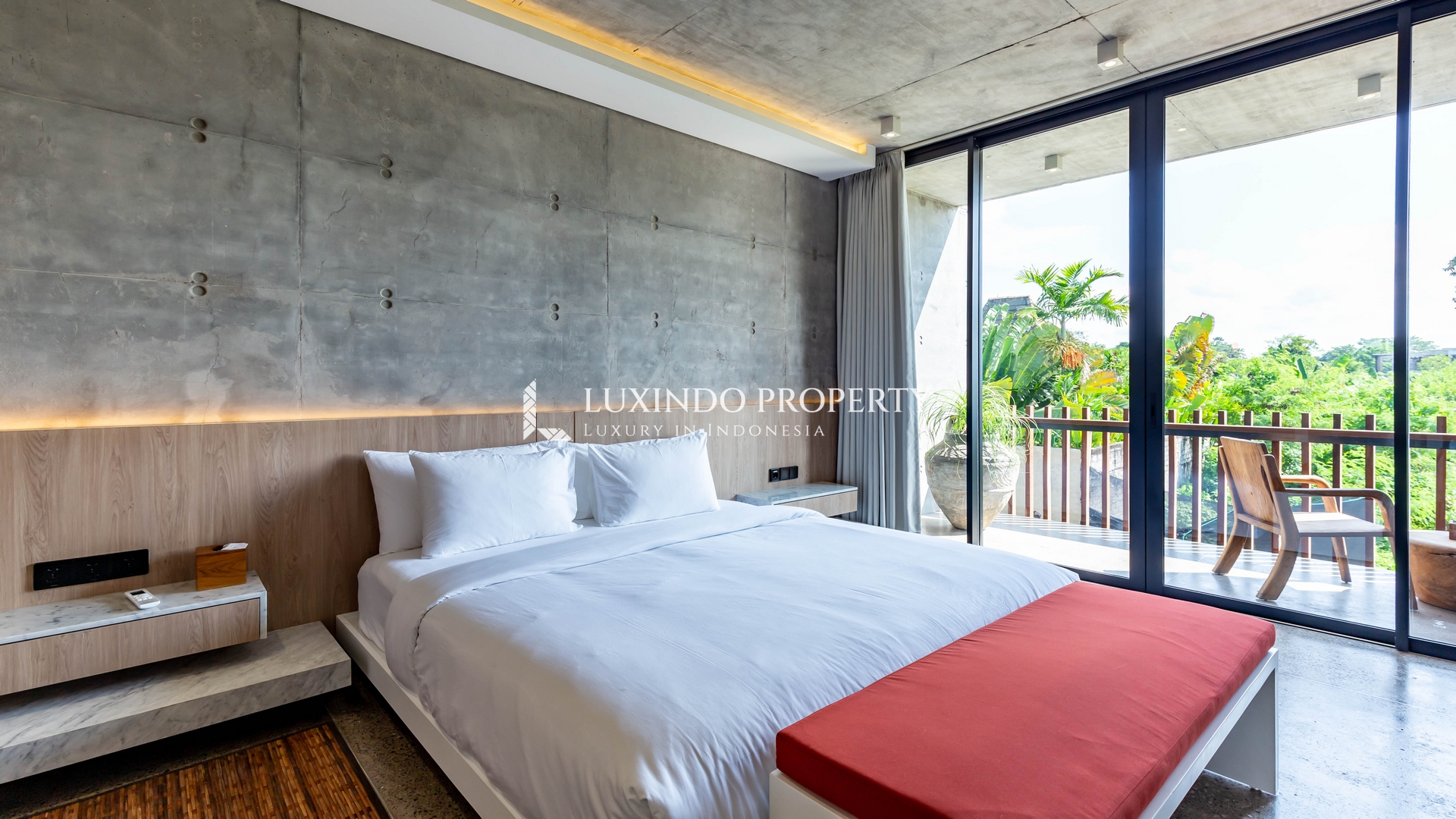 BERAWA - MODERN CONCRETE VILLA WITH RICE PADDY VIEWS
