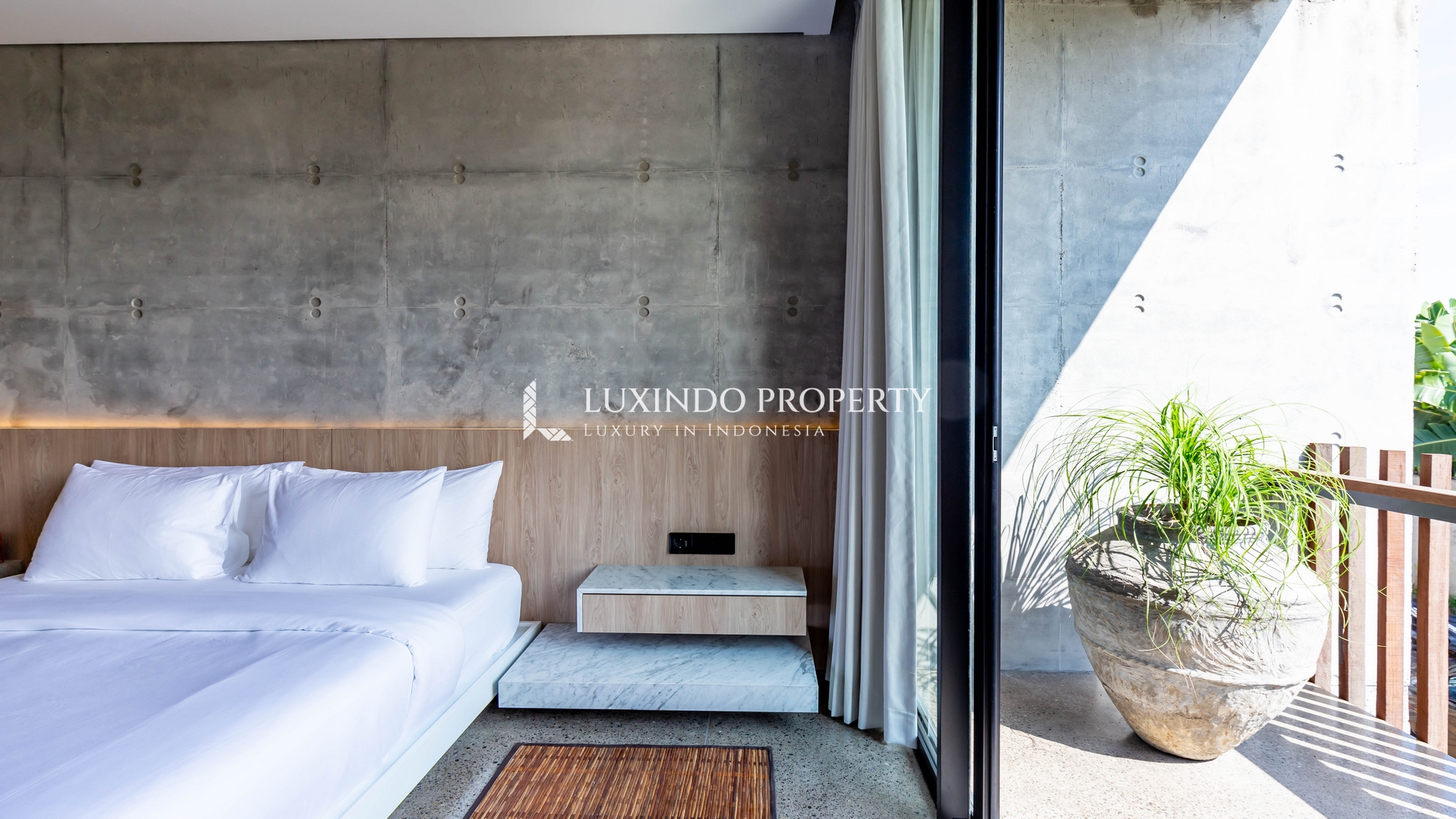 BERAWA - MODERN CONCRETE VILLA WITH RICE PADDY VIEWS