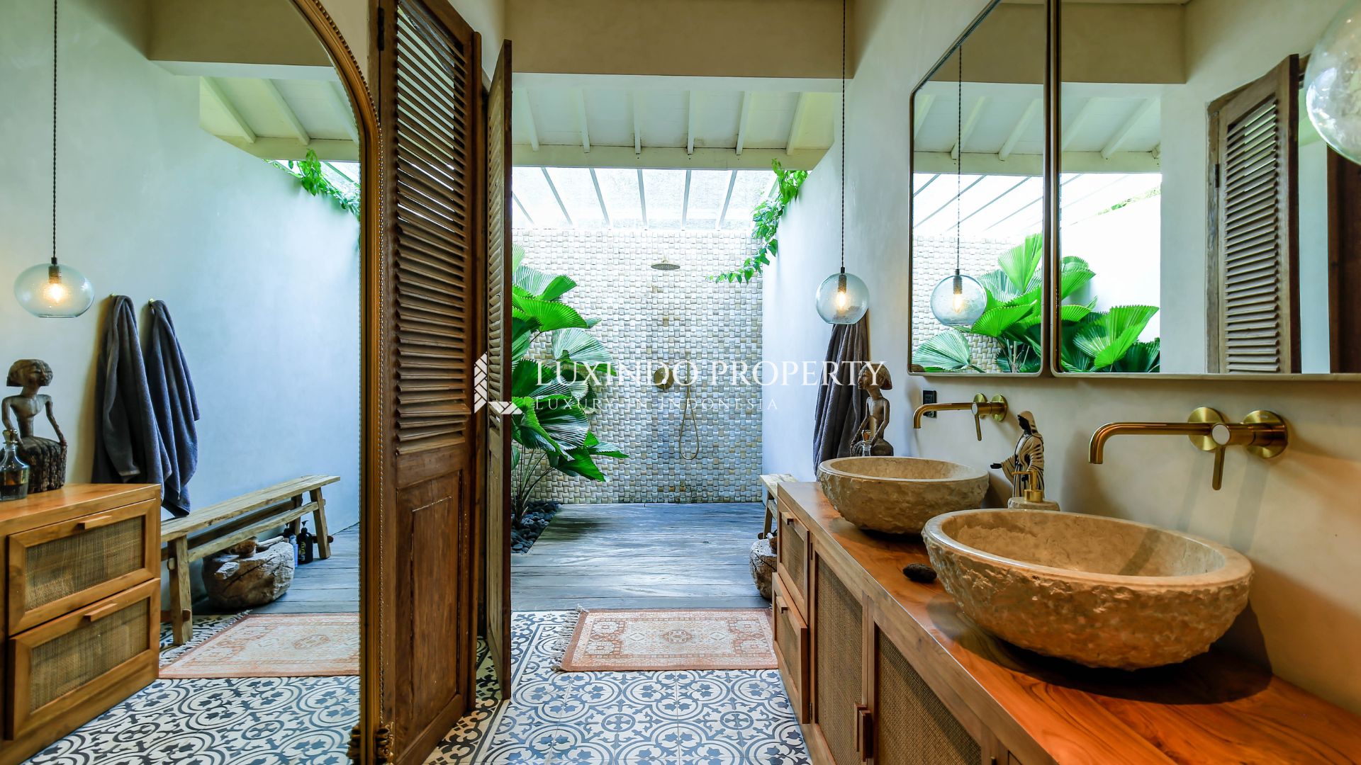 CANGGU - COLONIAL 2-BEDROOM VILLA IN TUMBAK BAYUH