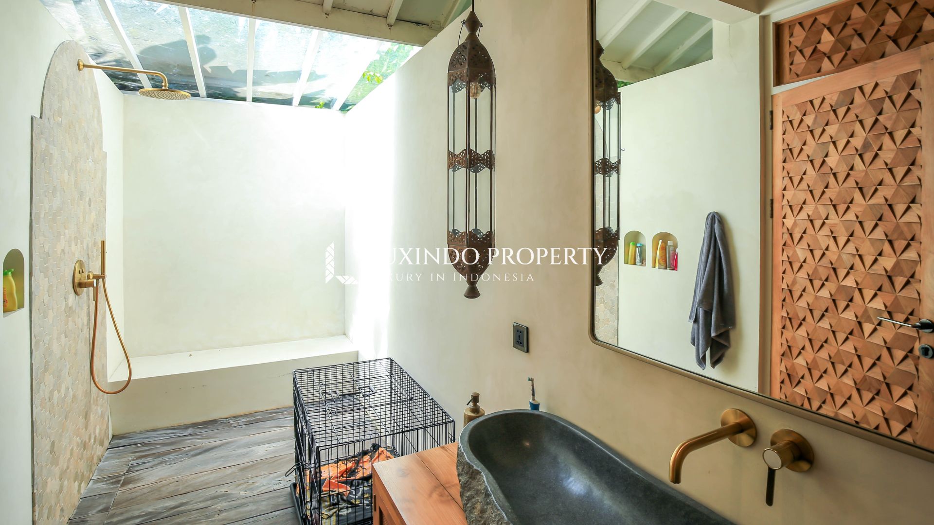 CANGGU - COLONIAL 2-BEDROOM VILLA IN TUMBAK BAYUH