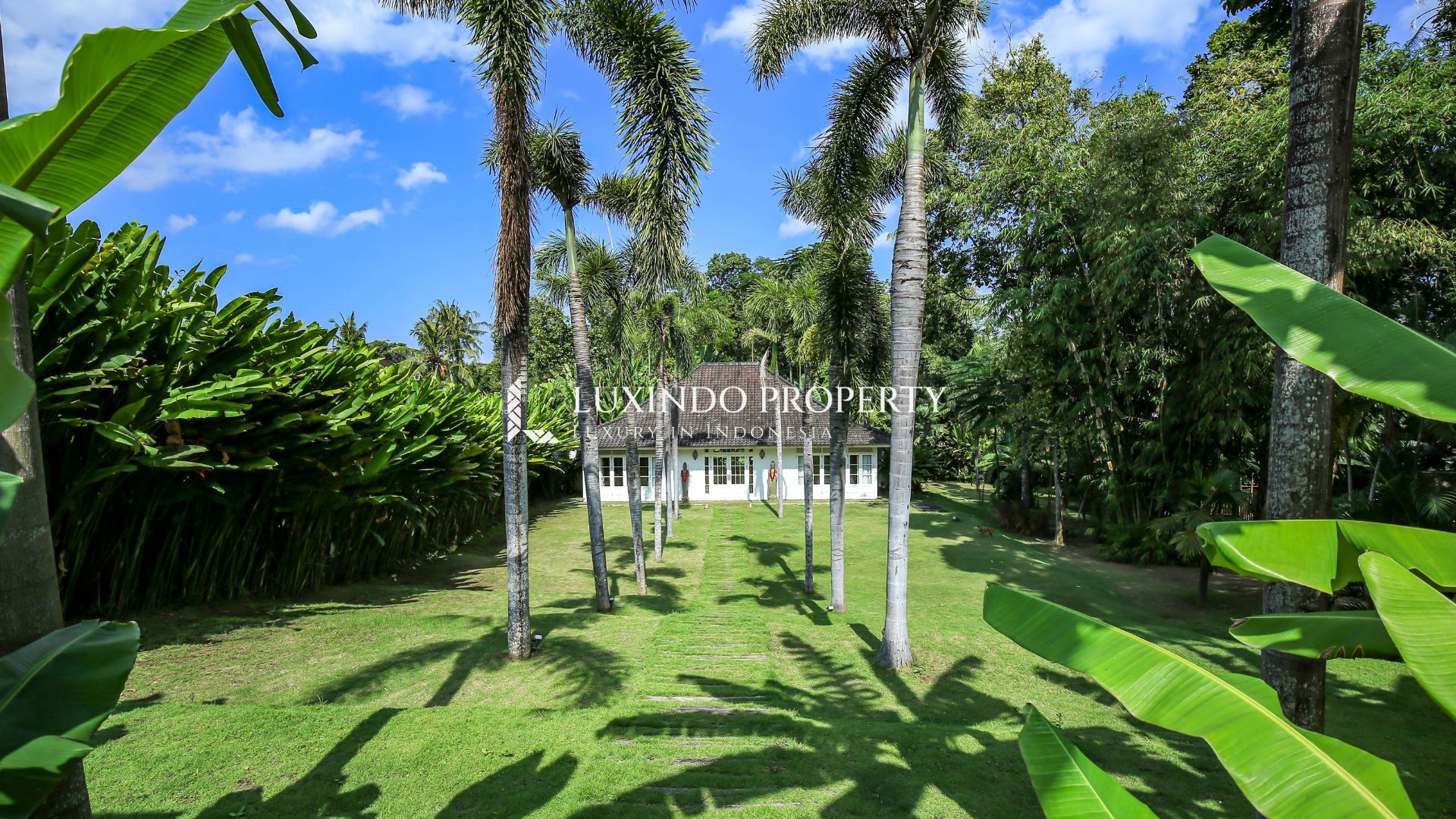 CANGGU - COLONIAL 2-BEDROOM VILLA IN TUMBAK BAYUH