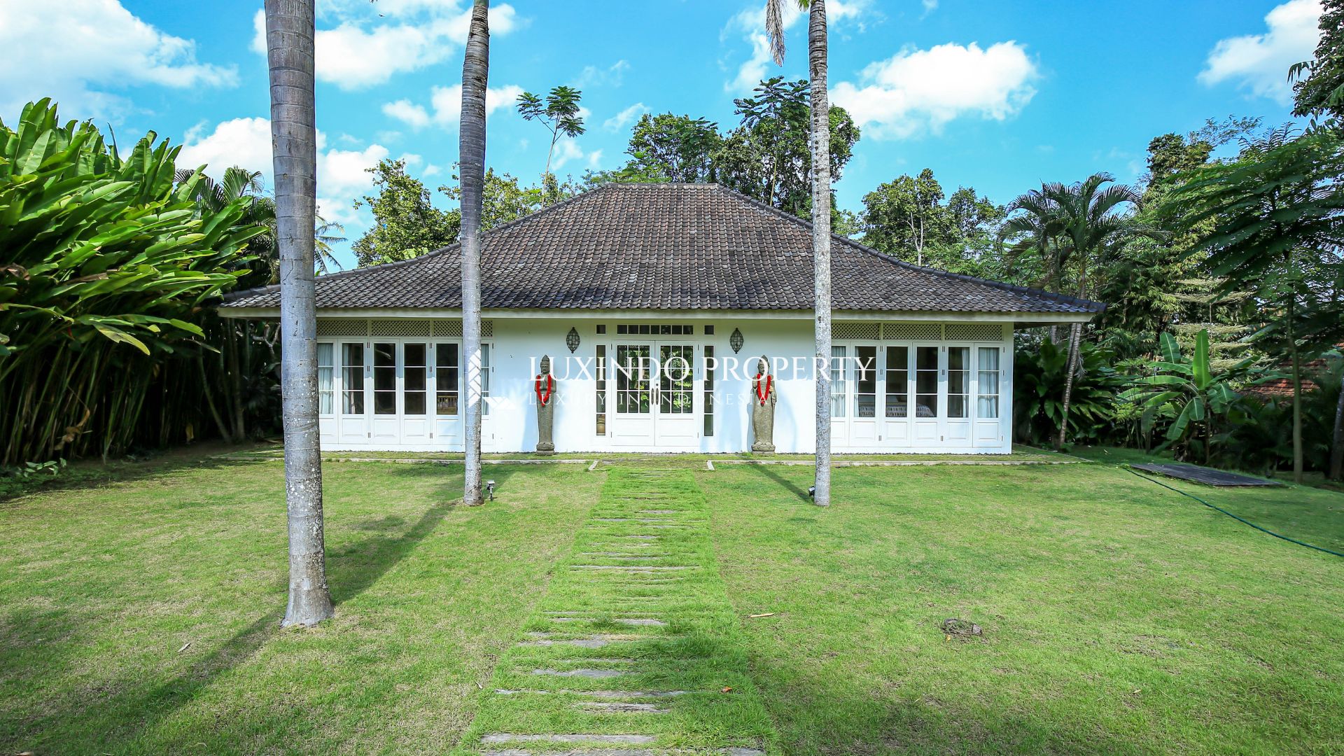 CANGGU - COLONIAL 2-BEDROOM VILLA IN TUMBAK BAYUH