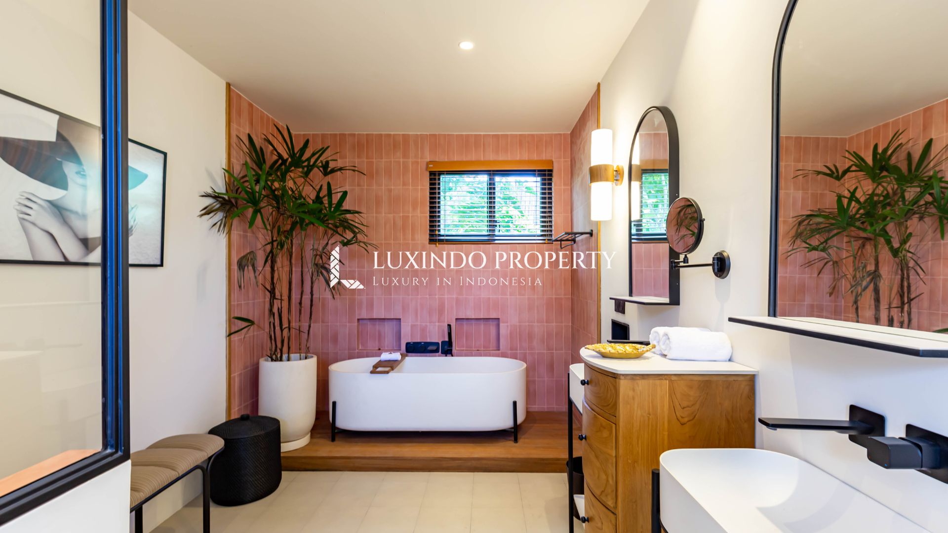 UMALAS – ART DECO LUXURY WITH RICE FIELD VIEWS