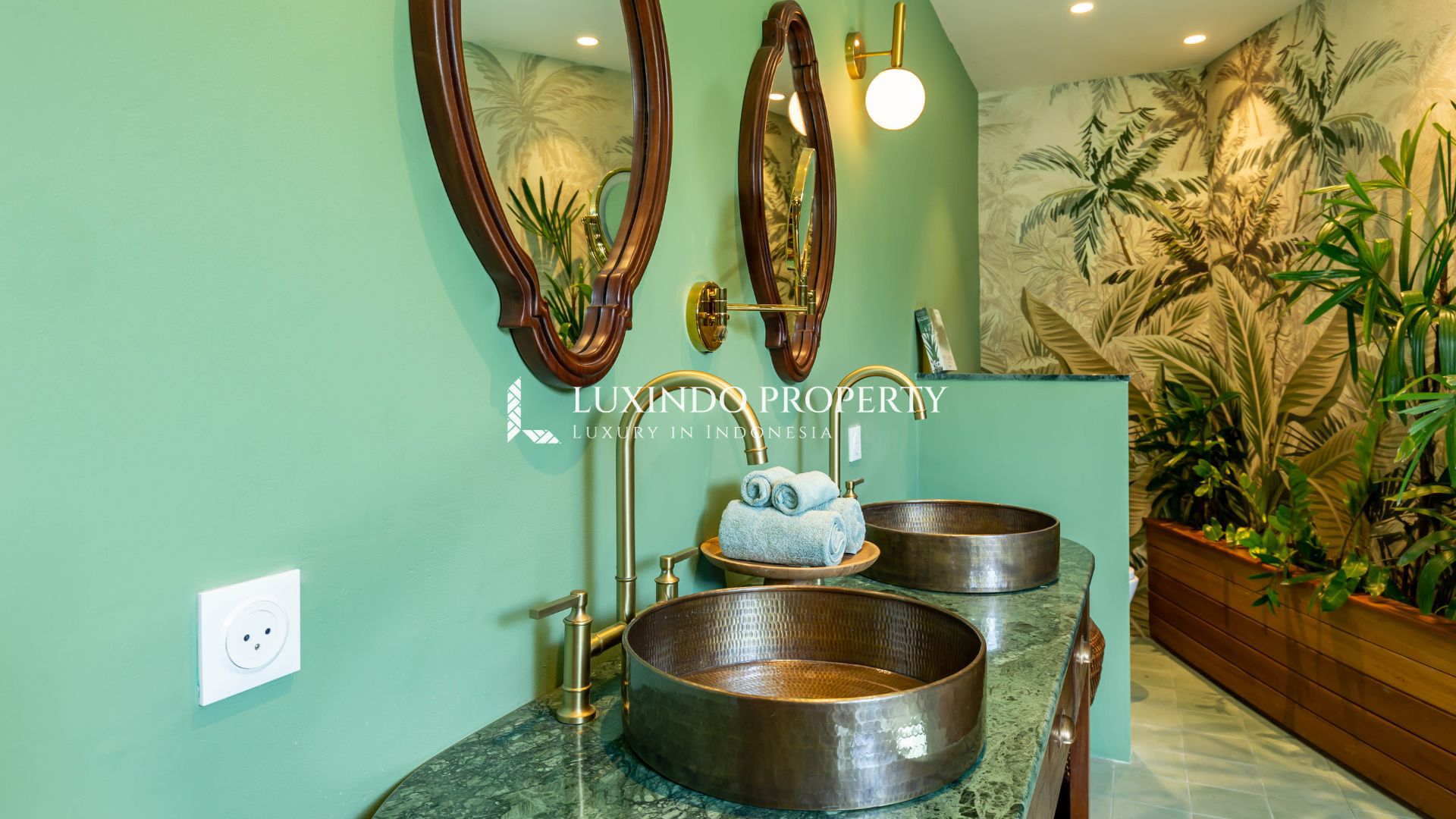 UMALAS – ART DECO LUXURY WITH RICE FIELD VIEWS