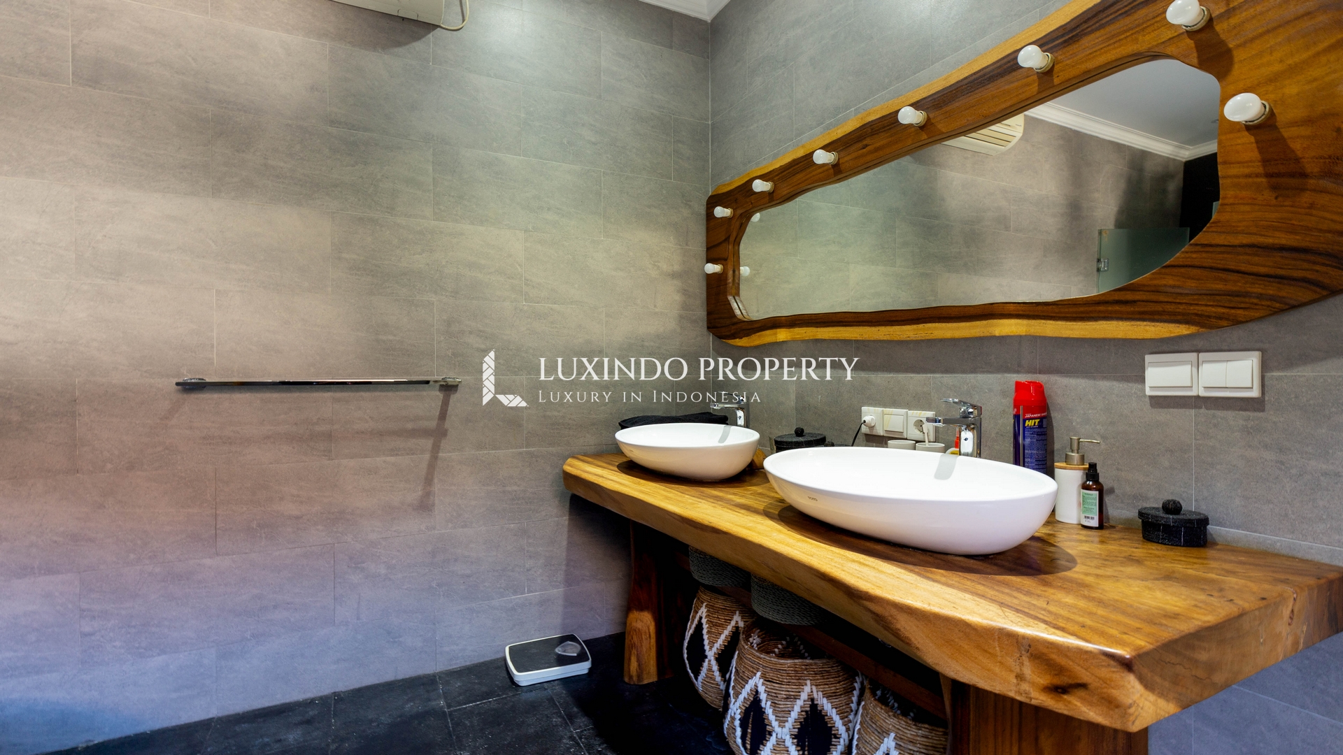 CANGGU - MODERN BALINESE 4 BEDROOM VILLA