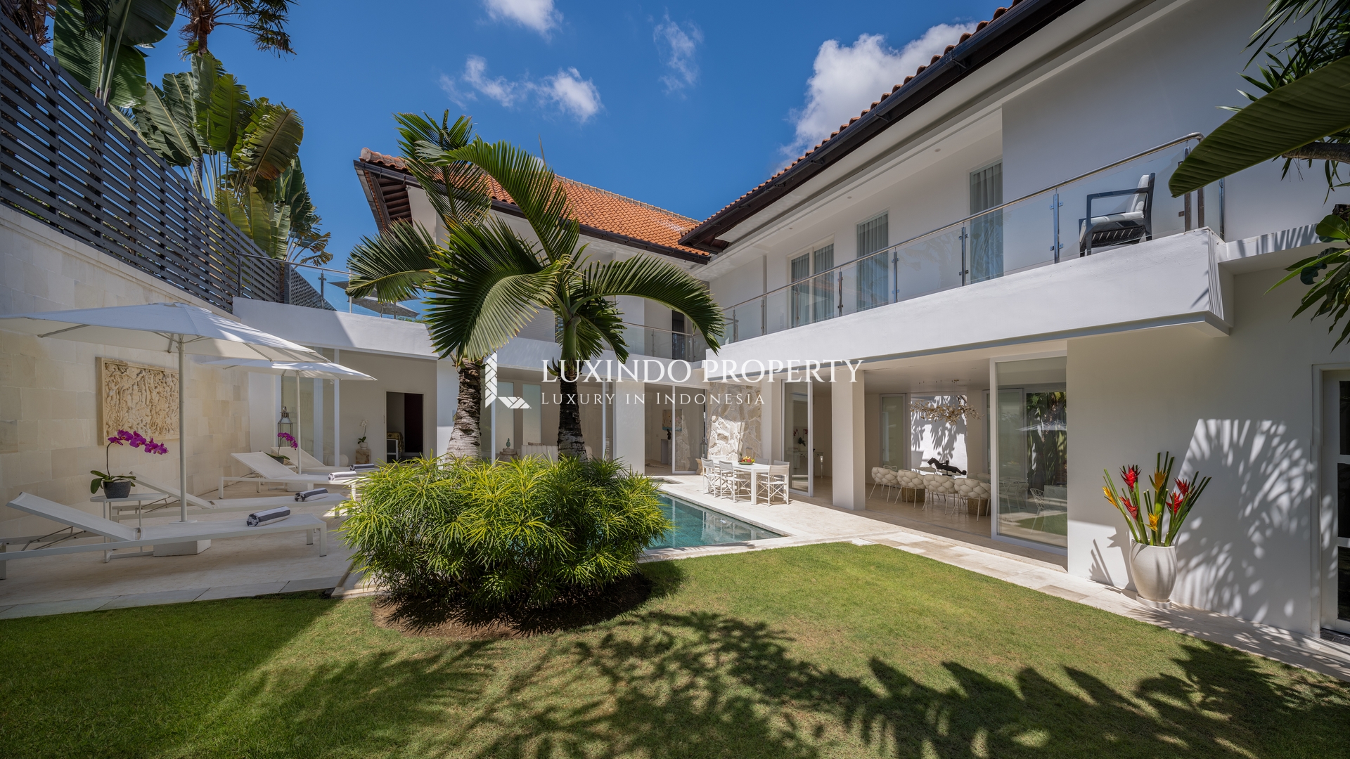SEMINYAK - NEWLY RENOVATED 4 BEDROOM VILLA IN BIDADARI