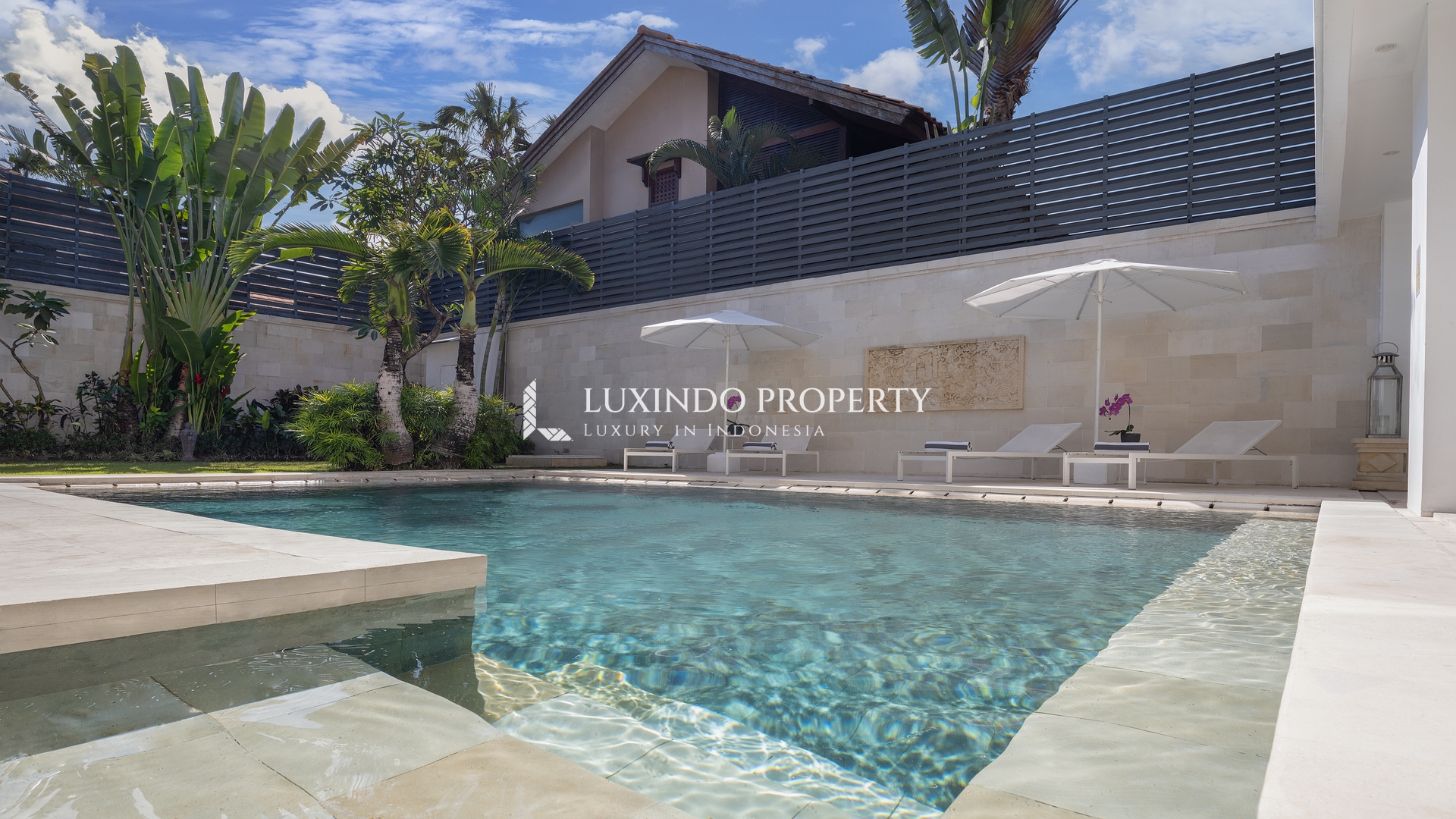 SEMINYAK - NEWLY RENOVATED 4 BEDROOM VILLA IN BIDADARI