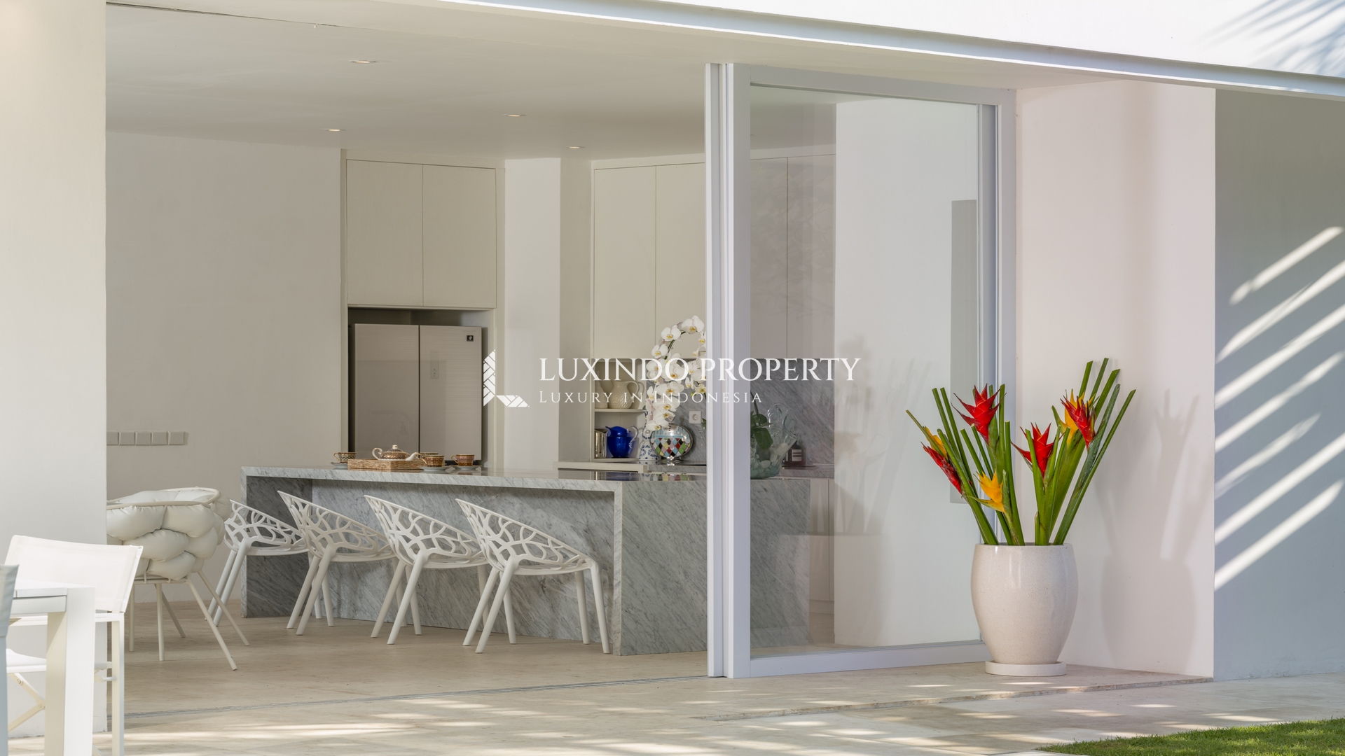 SEMINYAK - NEWLY RENOVATED 4 BEDROOM VILLA IN BIDADARI