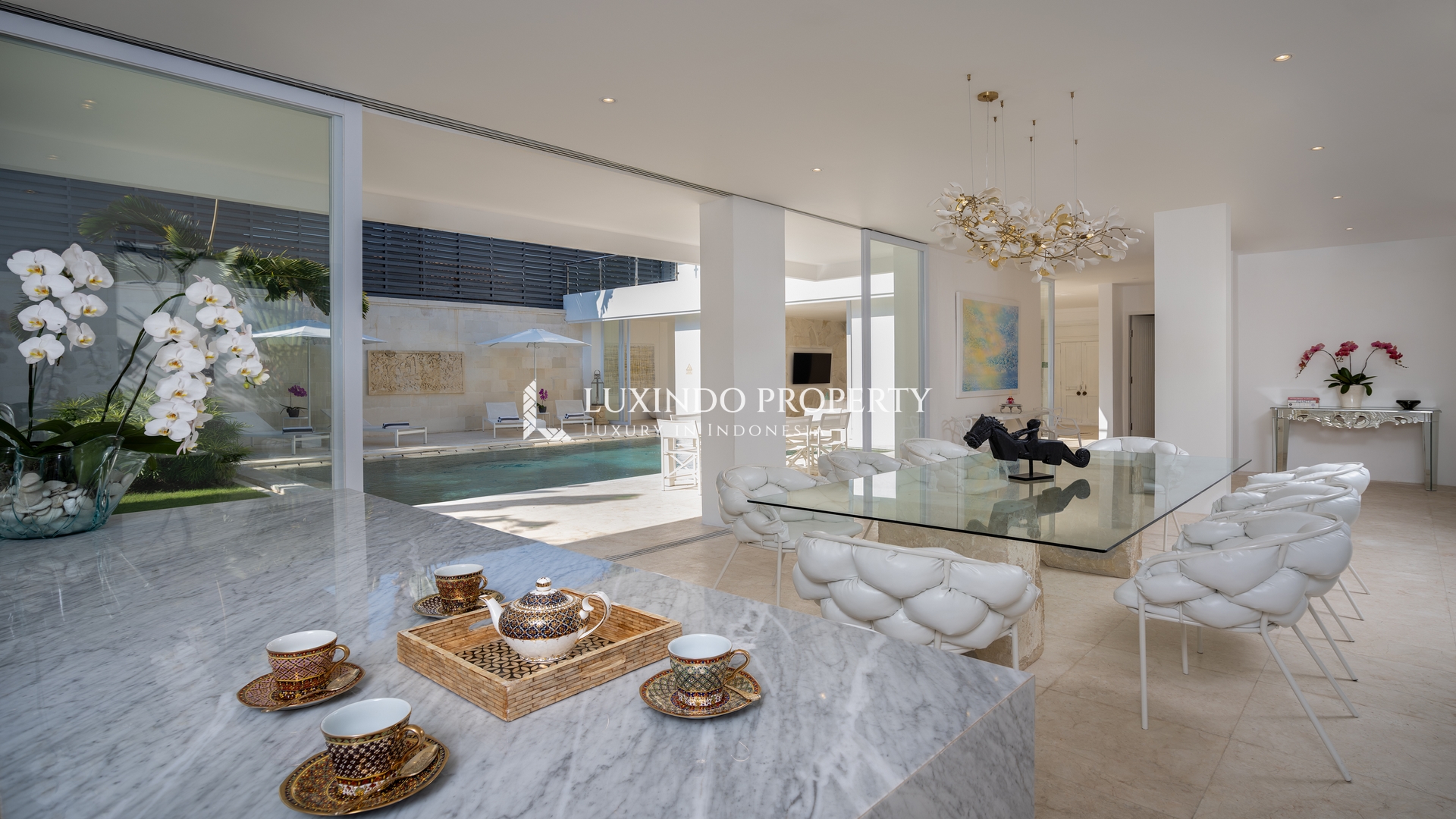 SEMINYAK - NEWLY RENOVATED 4 BEDROOM VILLA IN BIDADARI