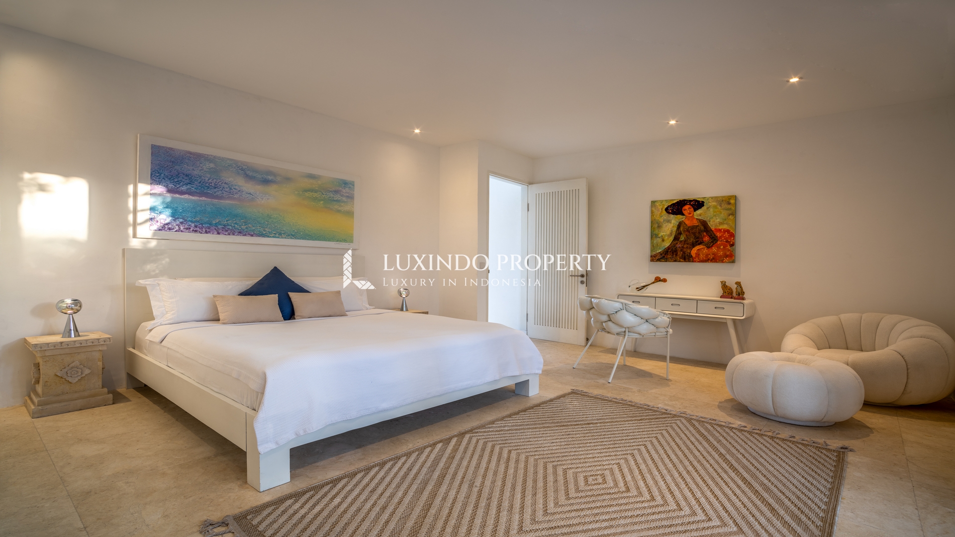 SEMINYAK - NEWLY RENOVATED 4 BEDROOM VILLA IN BIDADARI