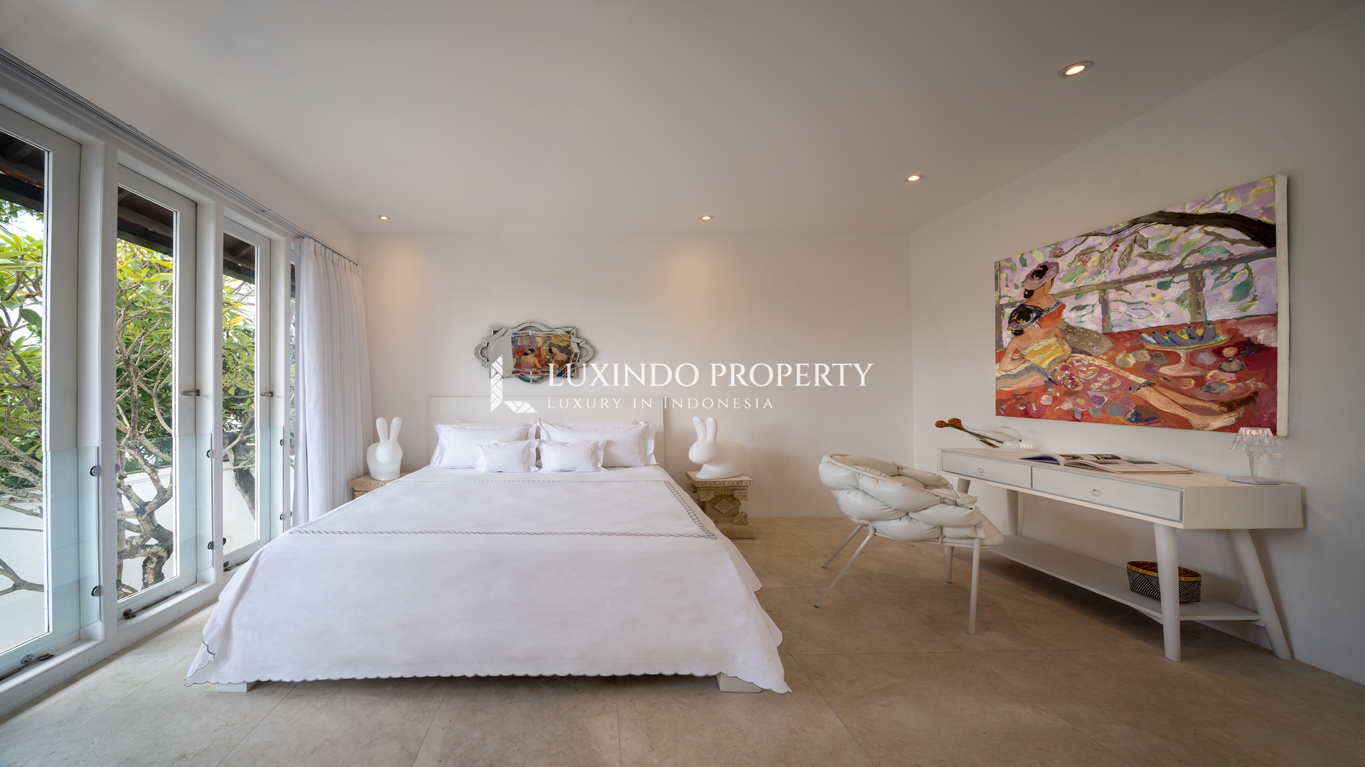 SEMINYAK - NEWLY RENOVATED 4 BEDROOM VILLA IN BIDADARI