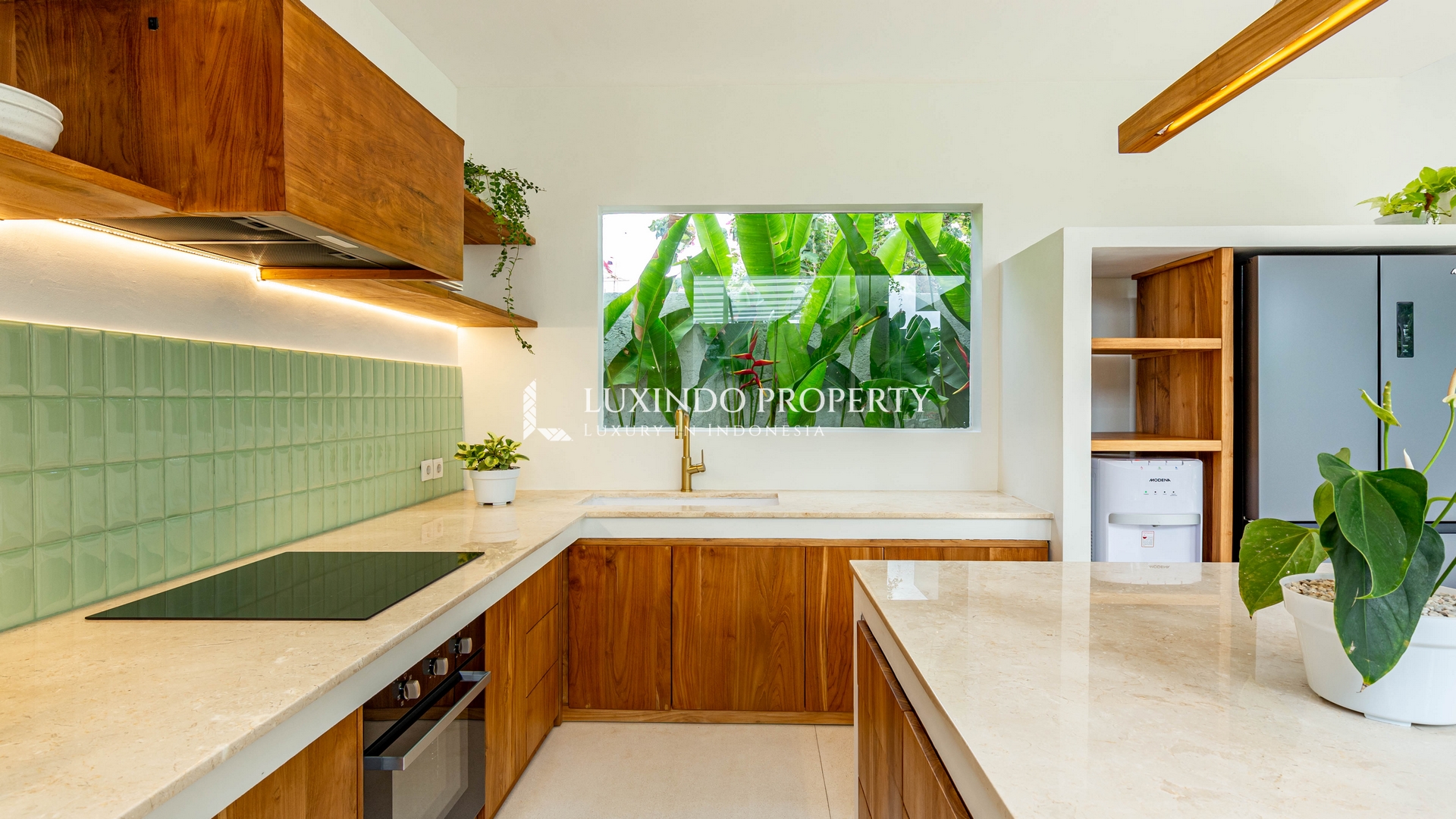 JIMBARAN - A COMFORTABLE MODERN TROPICAL RETREAT