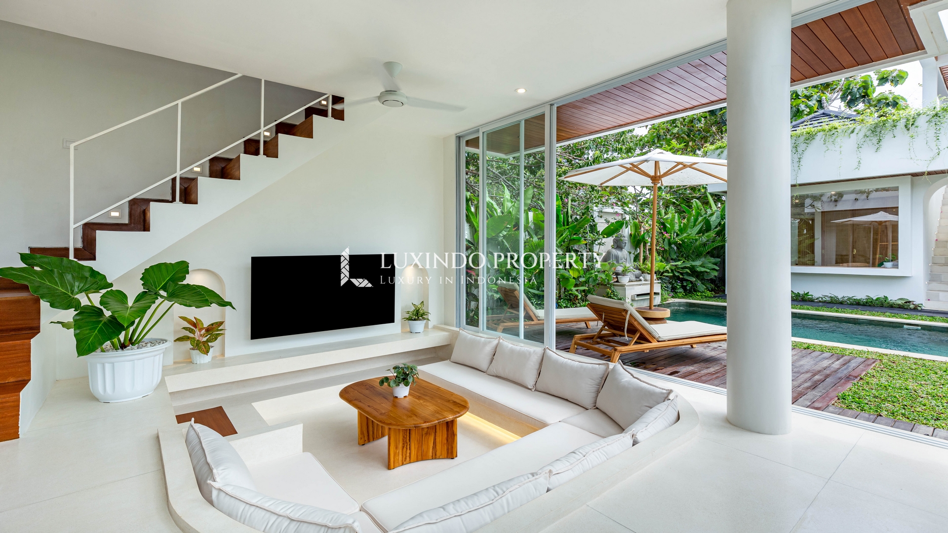 JIMBARAN - A COMFORTABLE MODERN TROPICAL RETREAT