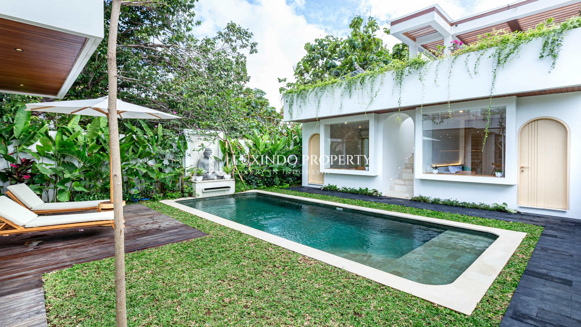 JIMBARAN - A COMFORTABLE MODERN TROPICAL RETREAT