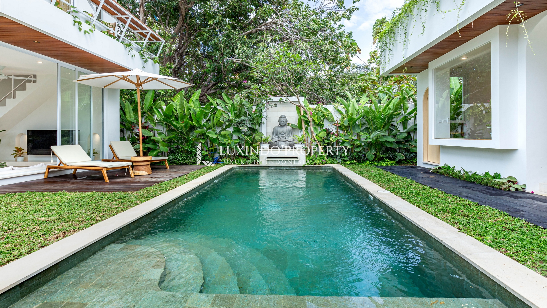 JIMBARAN - A COMFORTABLE MODERN TROPICAL RETREAT