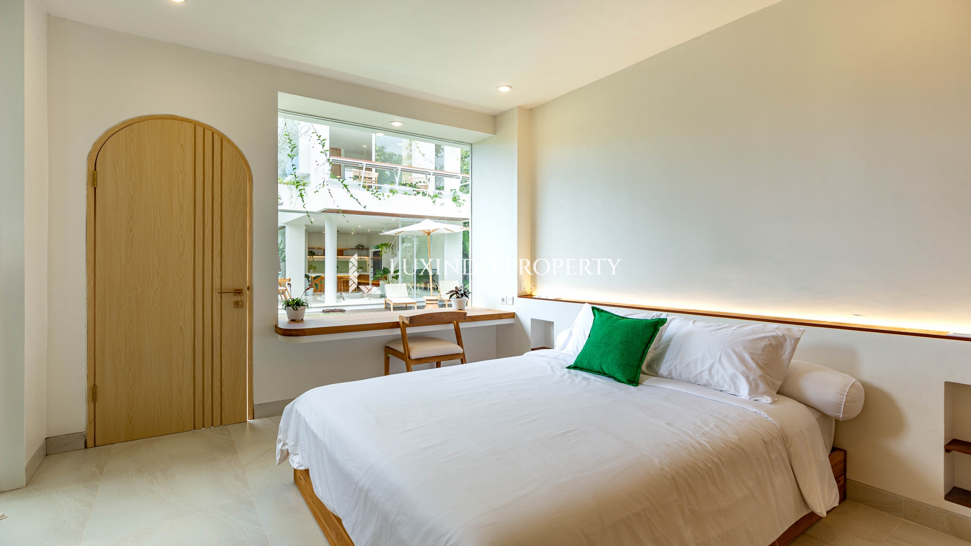 JIMBARAN - A COMFORTABLE MODERN TROPICAL RETREAT