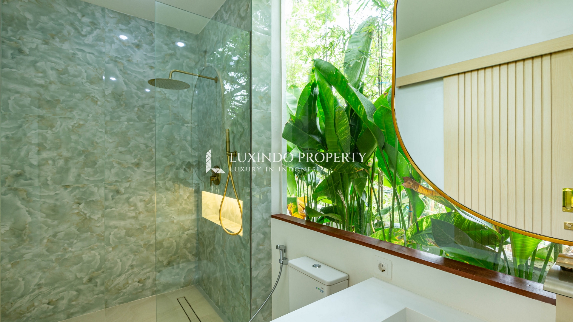 JIMBARAN - A COMFORTABLE MODERN TROPICAL RETREAT