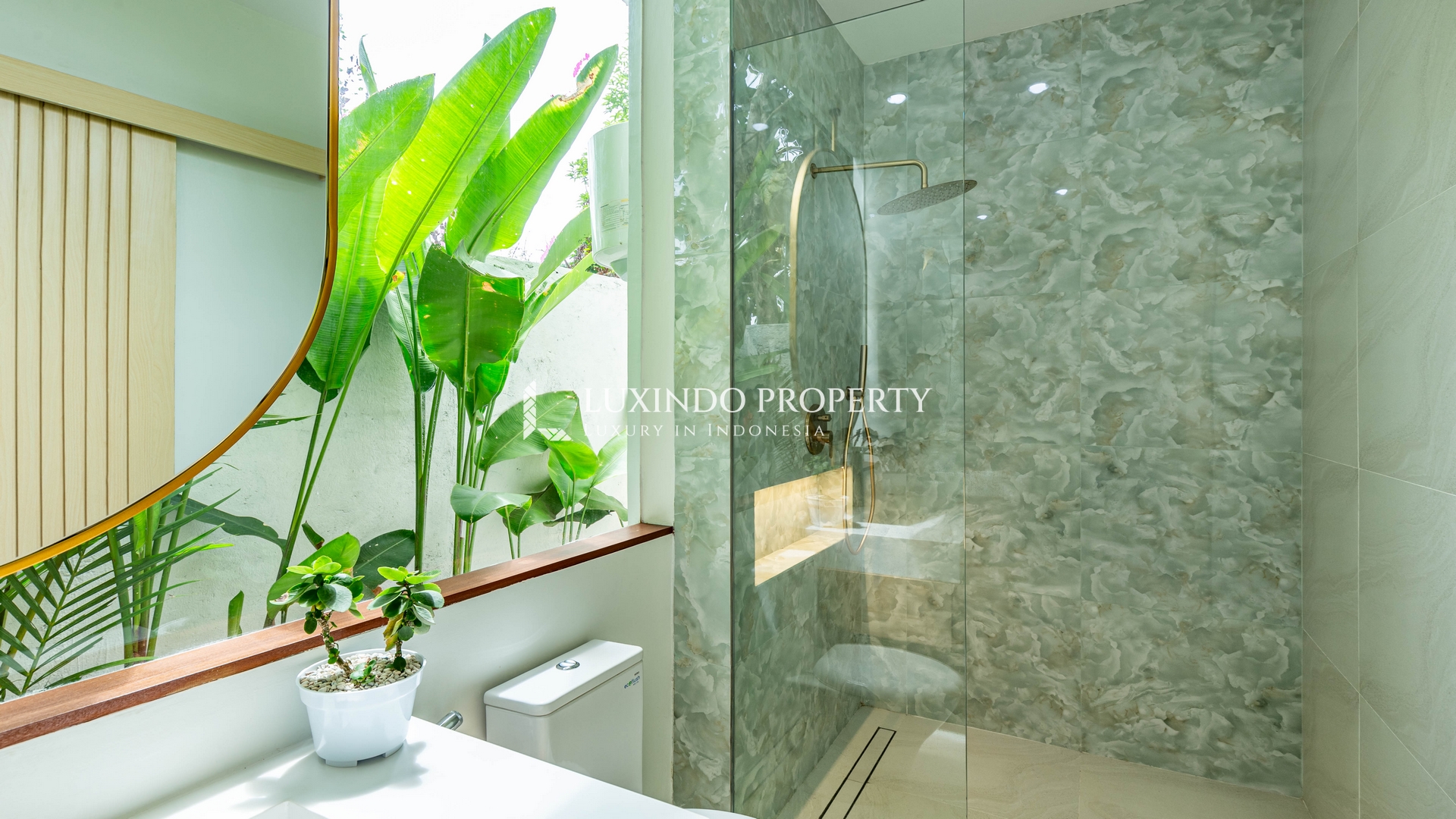 JIMBARAN - A COMFORTABLE MODERN TROPICAL RETREAT