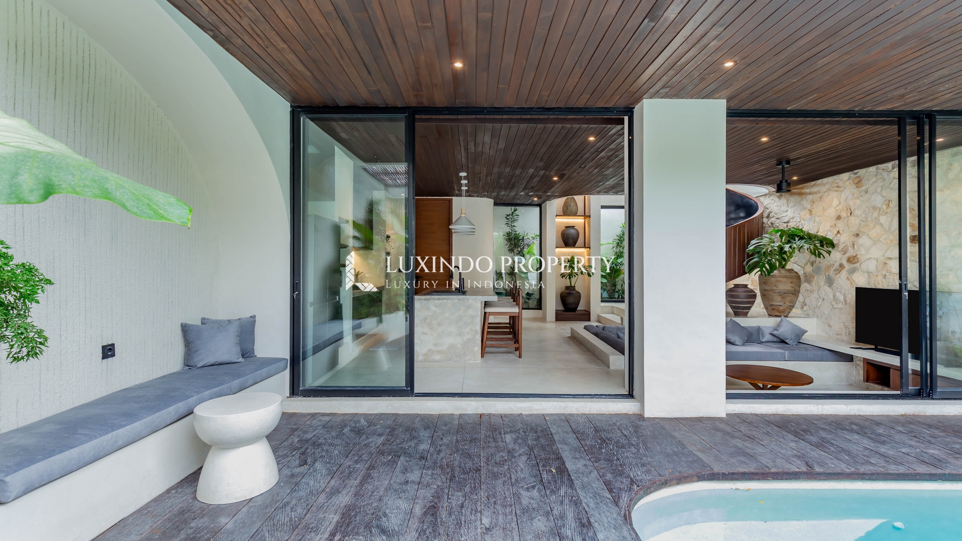 TUMBAK BAYUH – NATURAL WARM 2 BEDROOM VILLA FOR LEASE