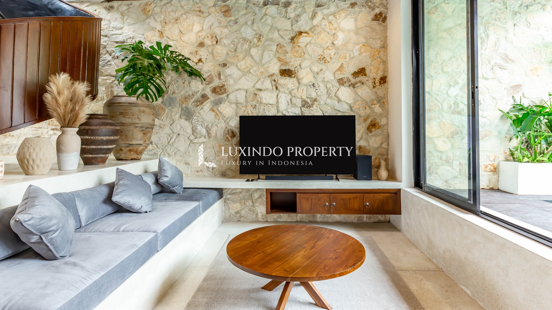 TUMBAK BAYUH – NATURAL WARM 2 BEDROOM VILLA FOR LEASE