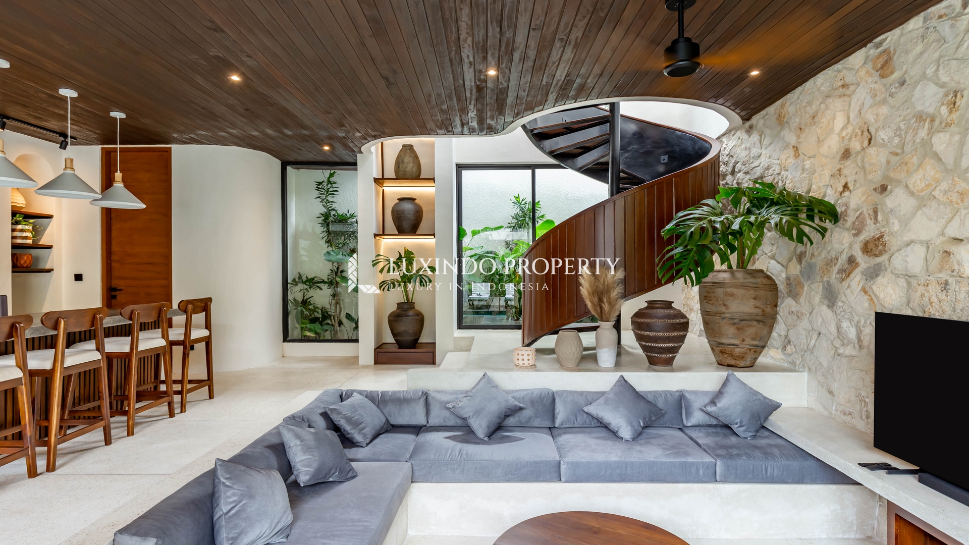 TUMBAK BAYUH – NATURAL WARM 2 BEDROOM VILLA FOR LEASE