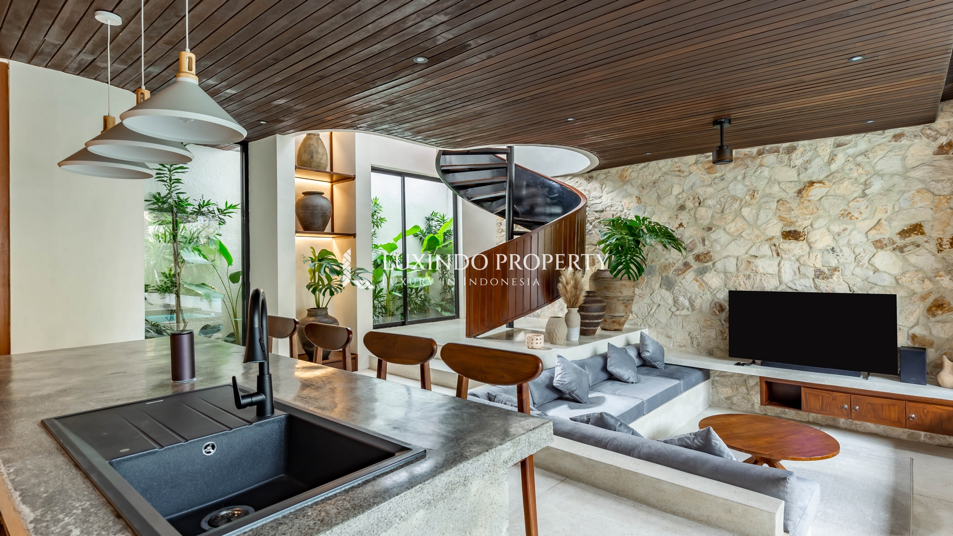 TUMBAK BAYUH – NATURAL WARM 2 BEDROOM VILLA FOR LEASE