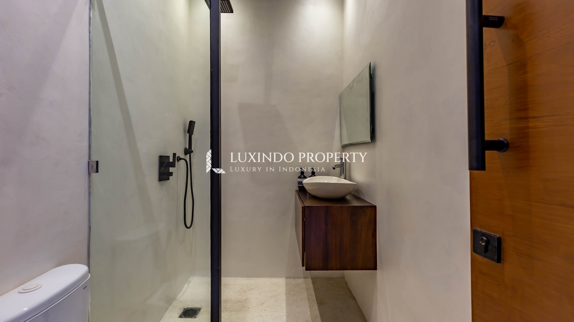 TUMBAK BAYUH – NATURAL WARM 2 BEDROOM VILLA FOR LEASE