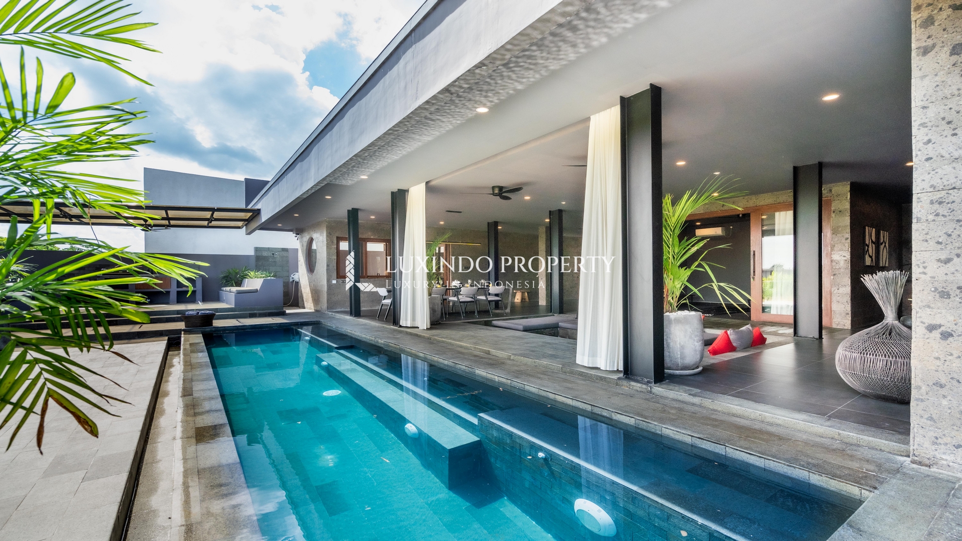 TUMBAK BAYUH - EXCEPTIONAL 5-BEDROOM INDUSTRIAL VILLA FOR LEASE