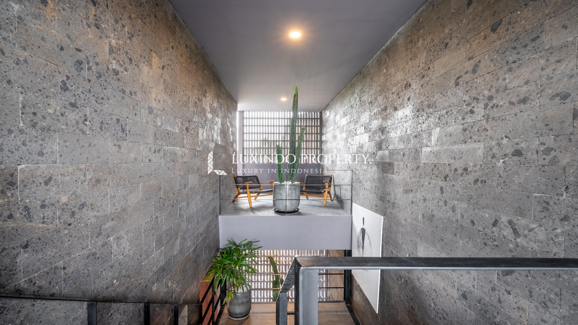 TUMBAK BAYUH - EXCEPTIONAL 5-BEDROOM INDUSTRIAL VILLA FOR LEASE