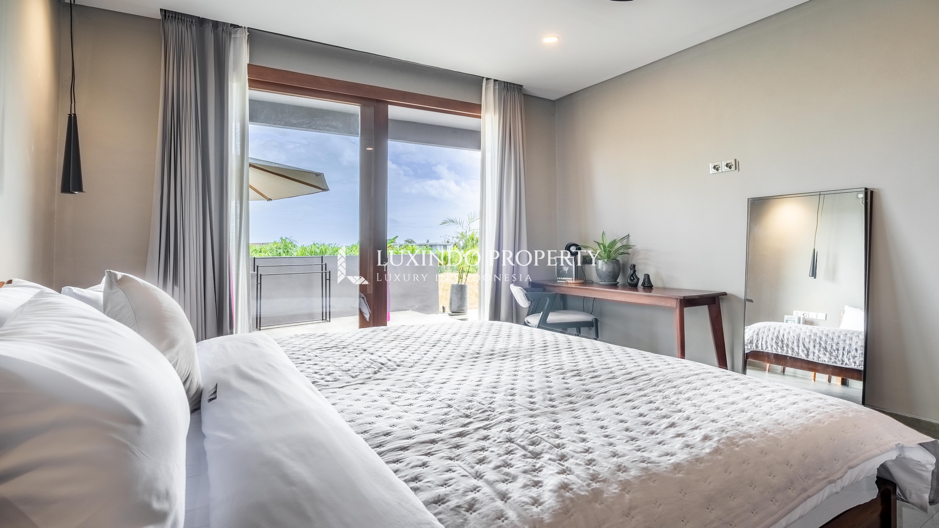 TUMBAK BAYUH - EXCEPTIONAL 5-BEDROOM INDUSTRIAL VILLA FOR LEASE