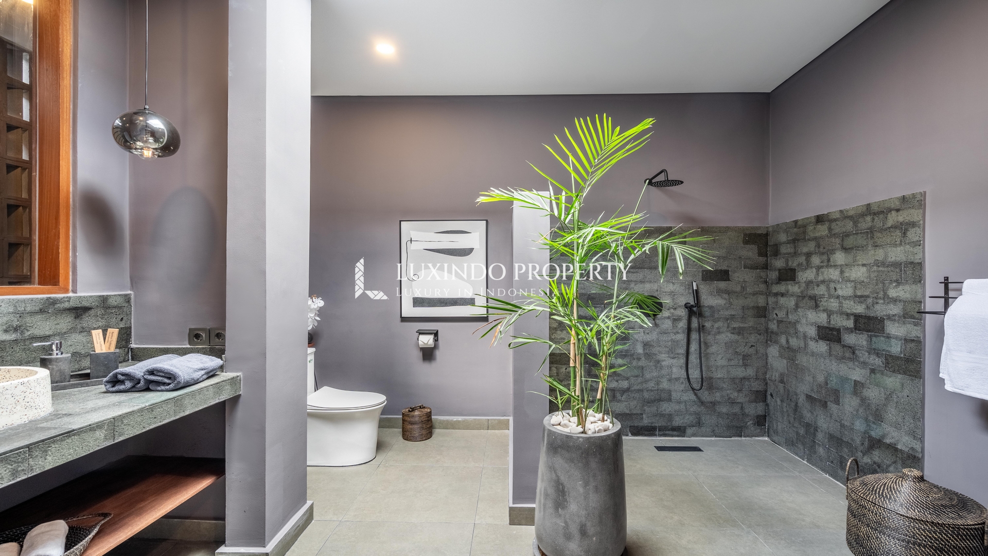 TUMBAK BAYUH - EXCEPTIONAL 5-BEDROOM INDUSTRIAL VILLA FOR LEASE