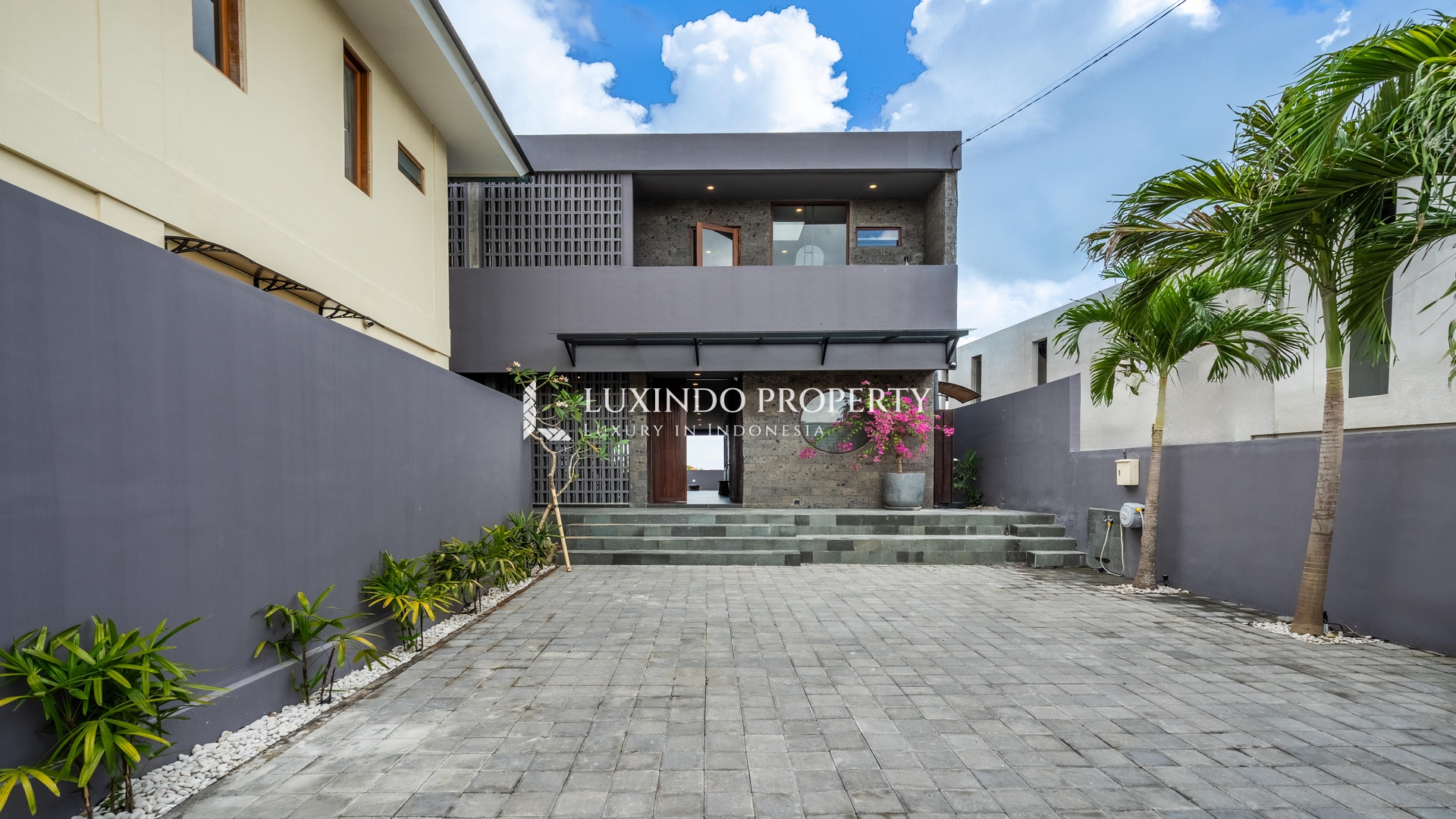 TUMBAK BAYUH - EXCEPTIONAL 5-BEDROOM INDUSTRIAL VILLA FOR LEASE