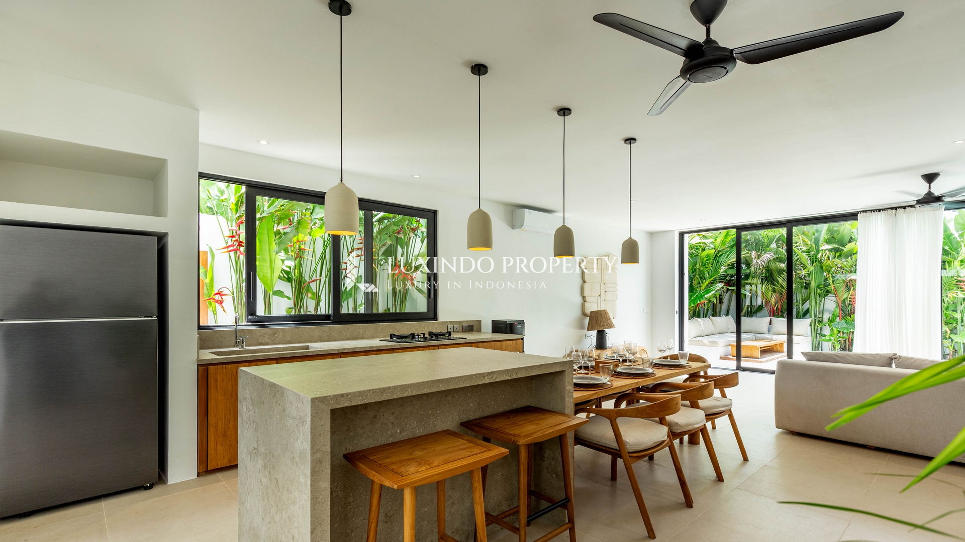 CANGGU - CONTEMPORARY 3 BEDROOM VILLA FOR LEASHOLD IN BABAKAN