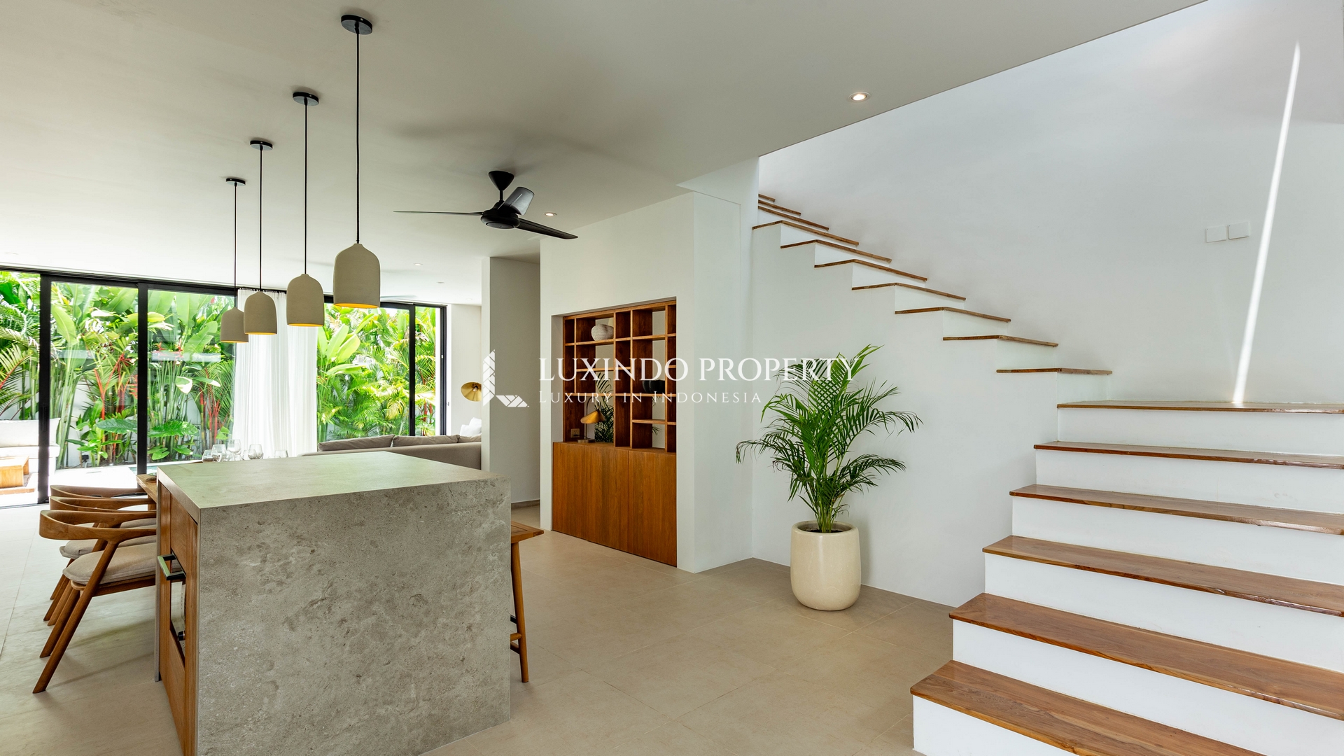 CANGGU - CONTEMPORARY 3 BEDROOM VILLA FOR LEASHOLD IN BABAKAN