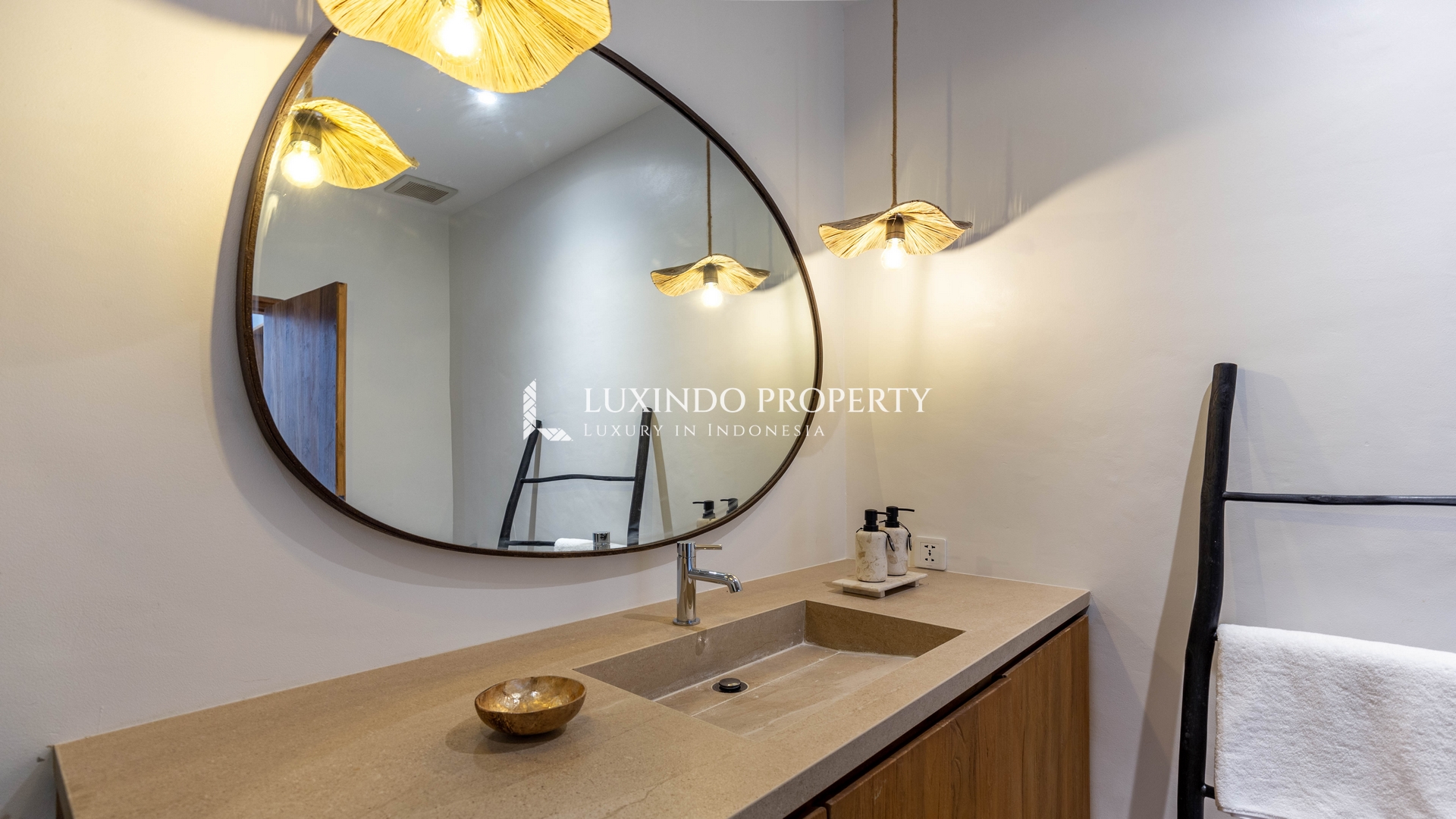 CANGGU - CONTEMPORARY 3 BEDROOM VILLA FOR LEASHOLD IN BABAKAN