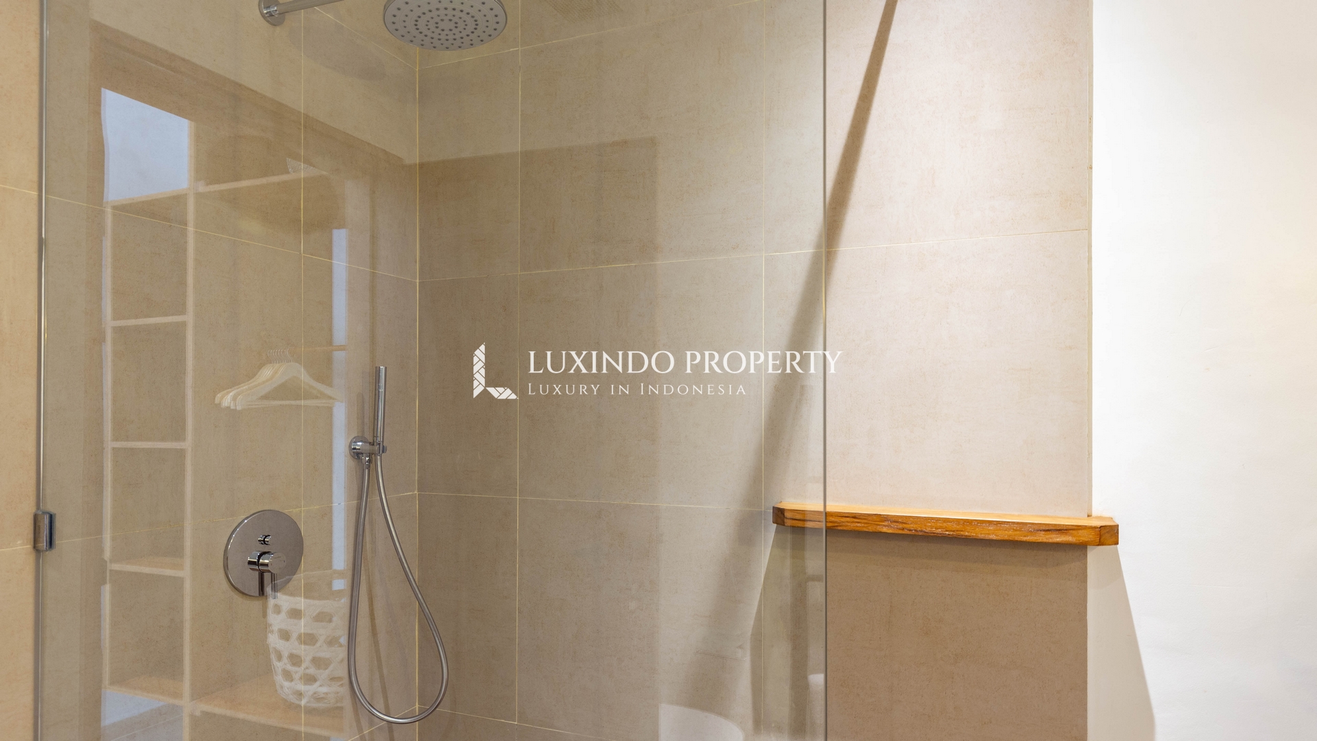 CANGGU - CONTEMPORARY 3 BEDROOM VILLA FOR LEASHOLD IN BABAKAN