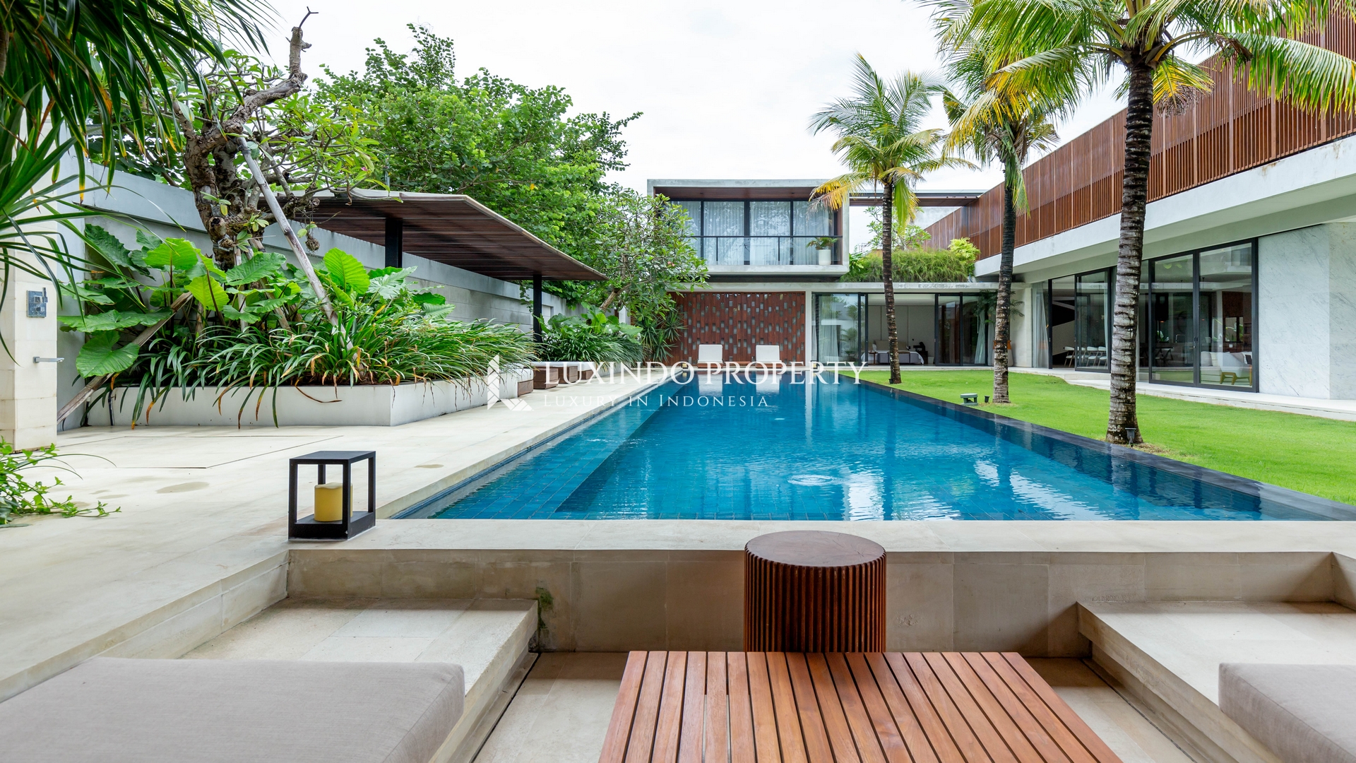 BATU BELIG - MODERN DESIGNER 4 BEDROOM VILLA NEAR BY THE BEACH