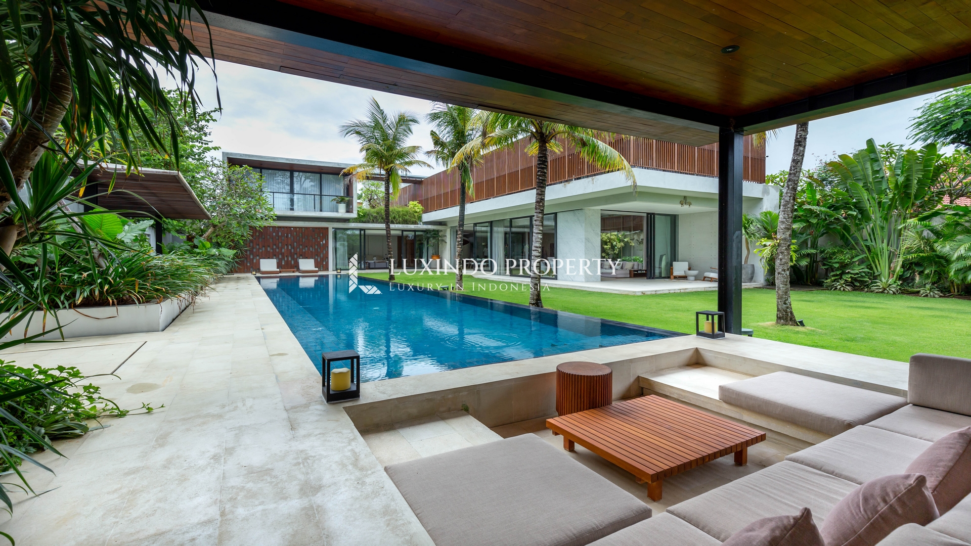 BATU BELIG - MODERN DESIGNER 4 BEDROOM VILLA NEAR BY THE BEACH