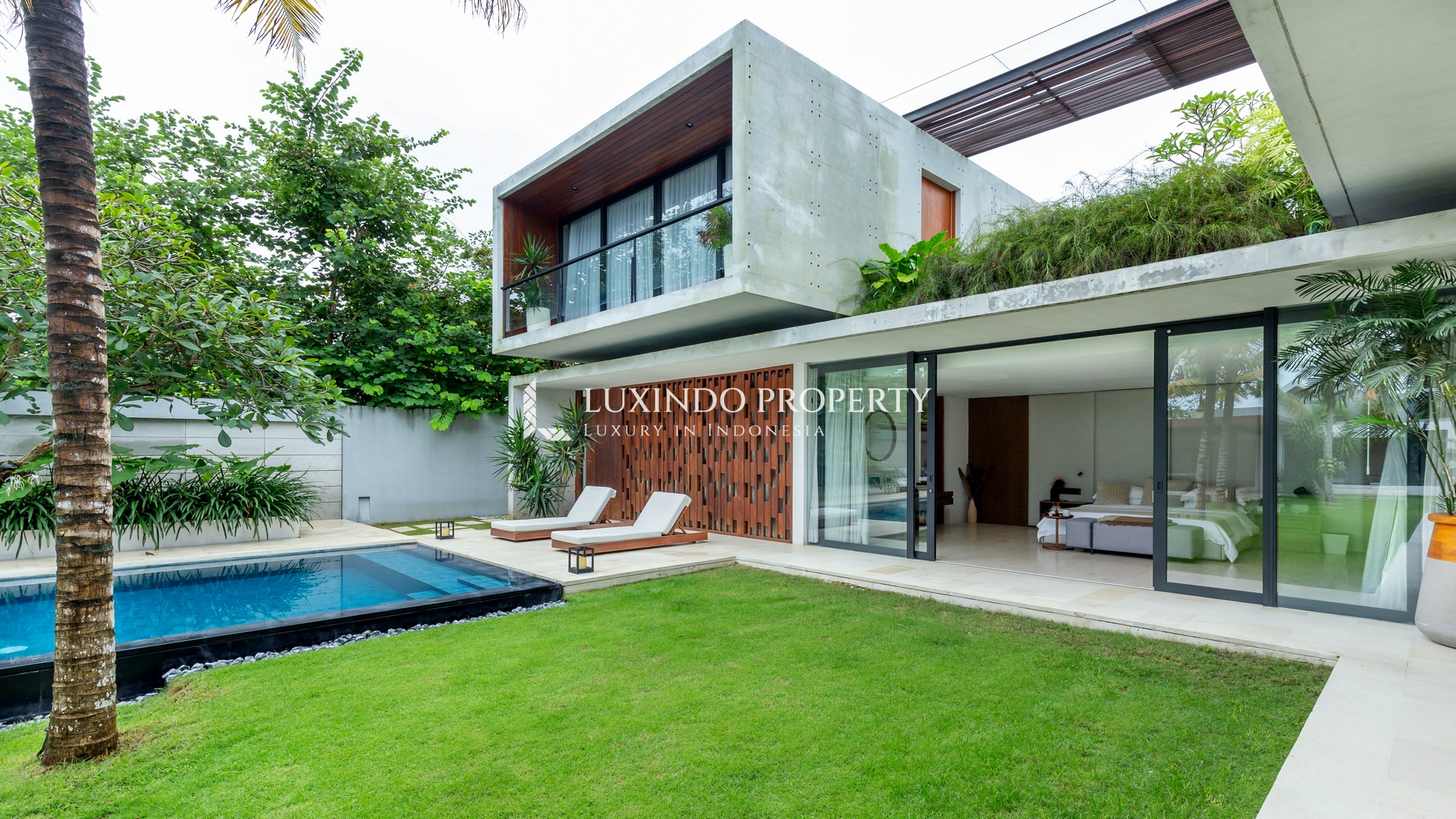 BATU BELIG - MODERN DESIGNER 4 BEDROOM VILLA NEAR BY THE BEACH